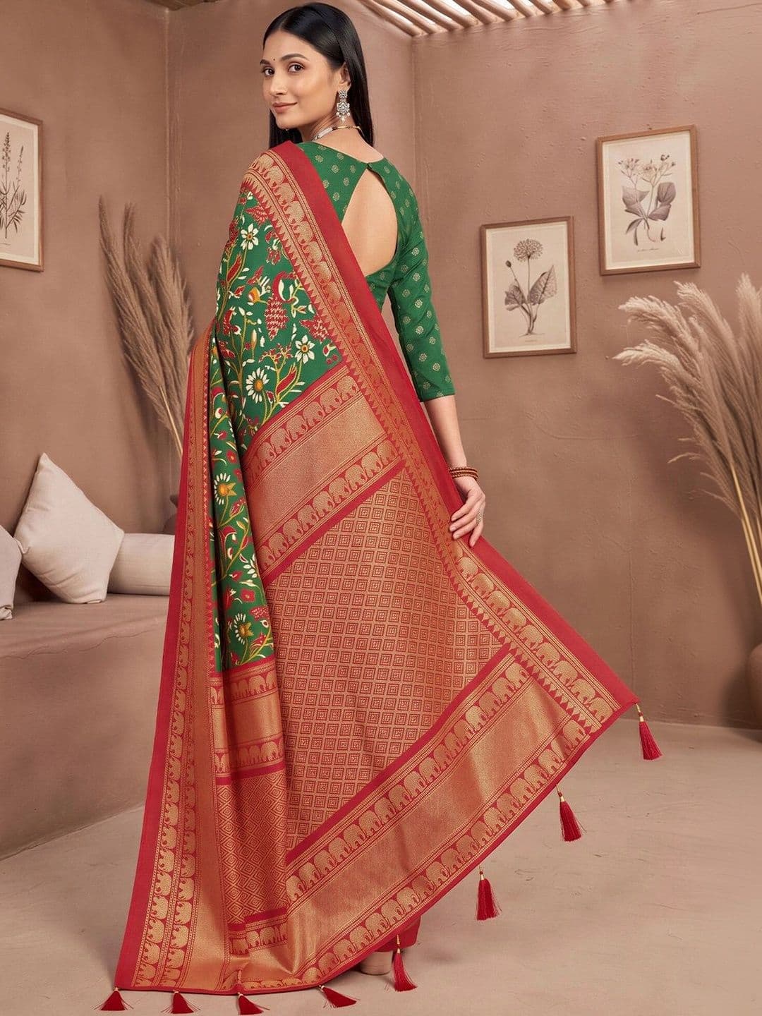 Anouk Floral Zari Designer Saree thumbnail 6