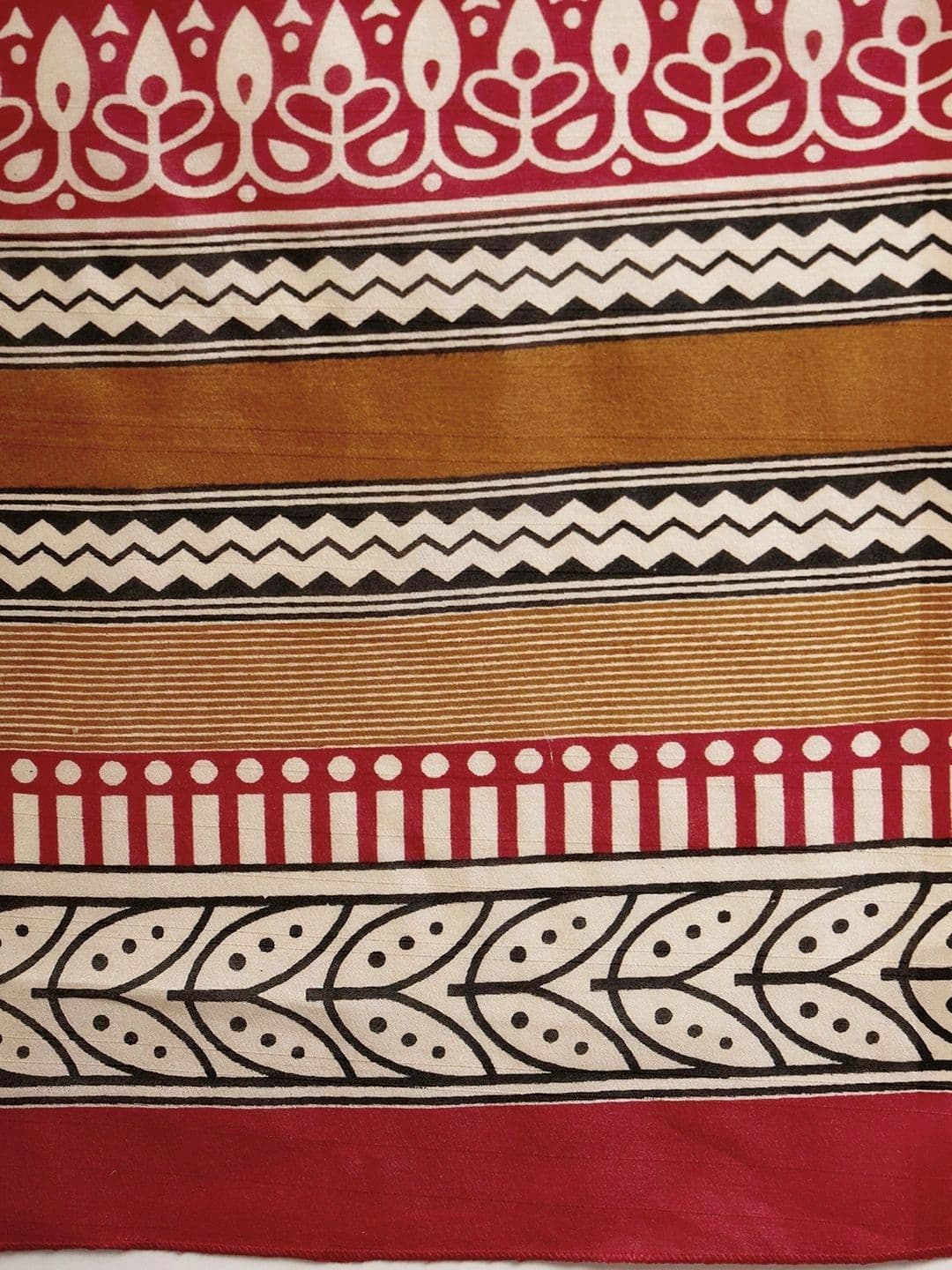 Anouk Ethnic Motifs Silk Blend Designer Block Print Saree thumbnail 3