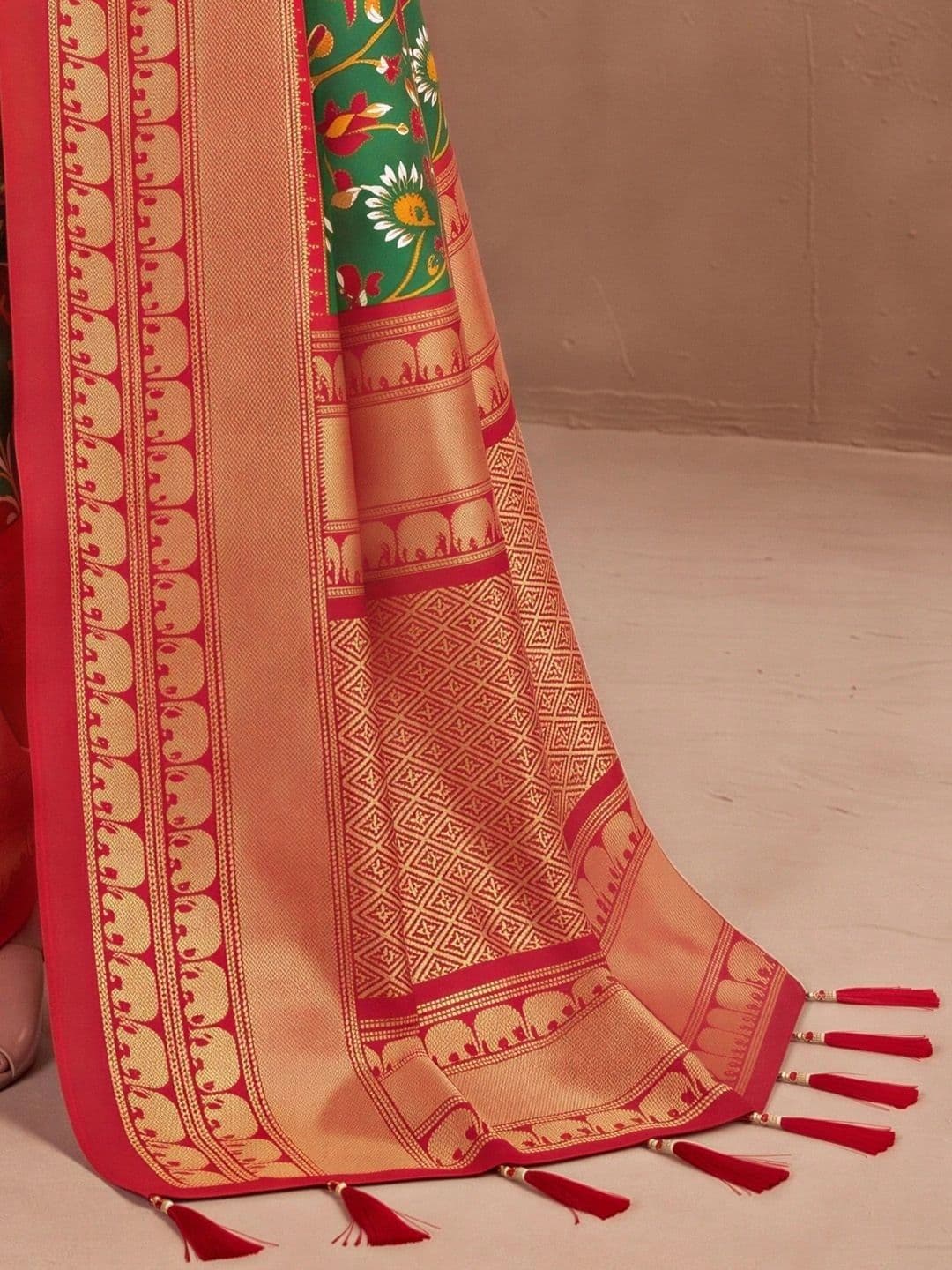 Anouk Floral Zari Designer Saree thumbnail 4
