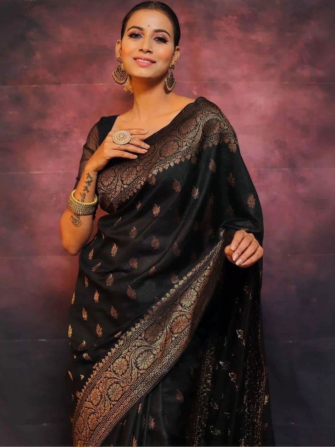 Zoomera Woven Design Zari Art Silk Banarasi Saree thumbnail 4