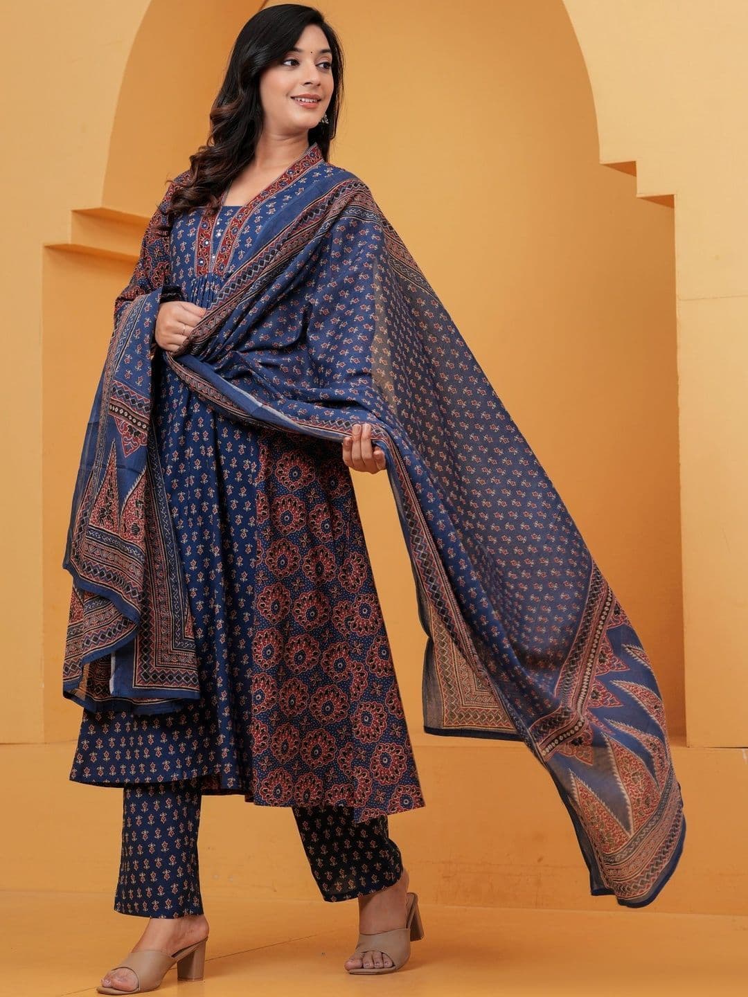 JAIPUR SARAI Women Printed Regular Pure Cotton Kurta with Trousers & With Dupatta thumbnail 5