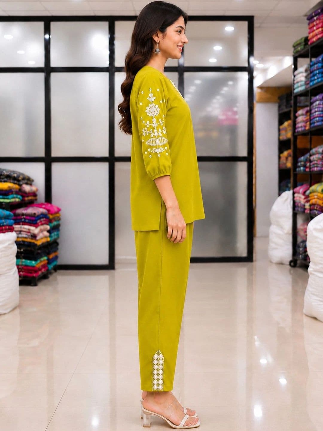 all about you Women Floral Embroidered Regular Thread Work Kurta with Trousers thumbnail 2