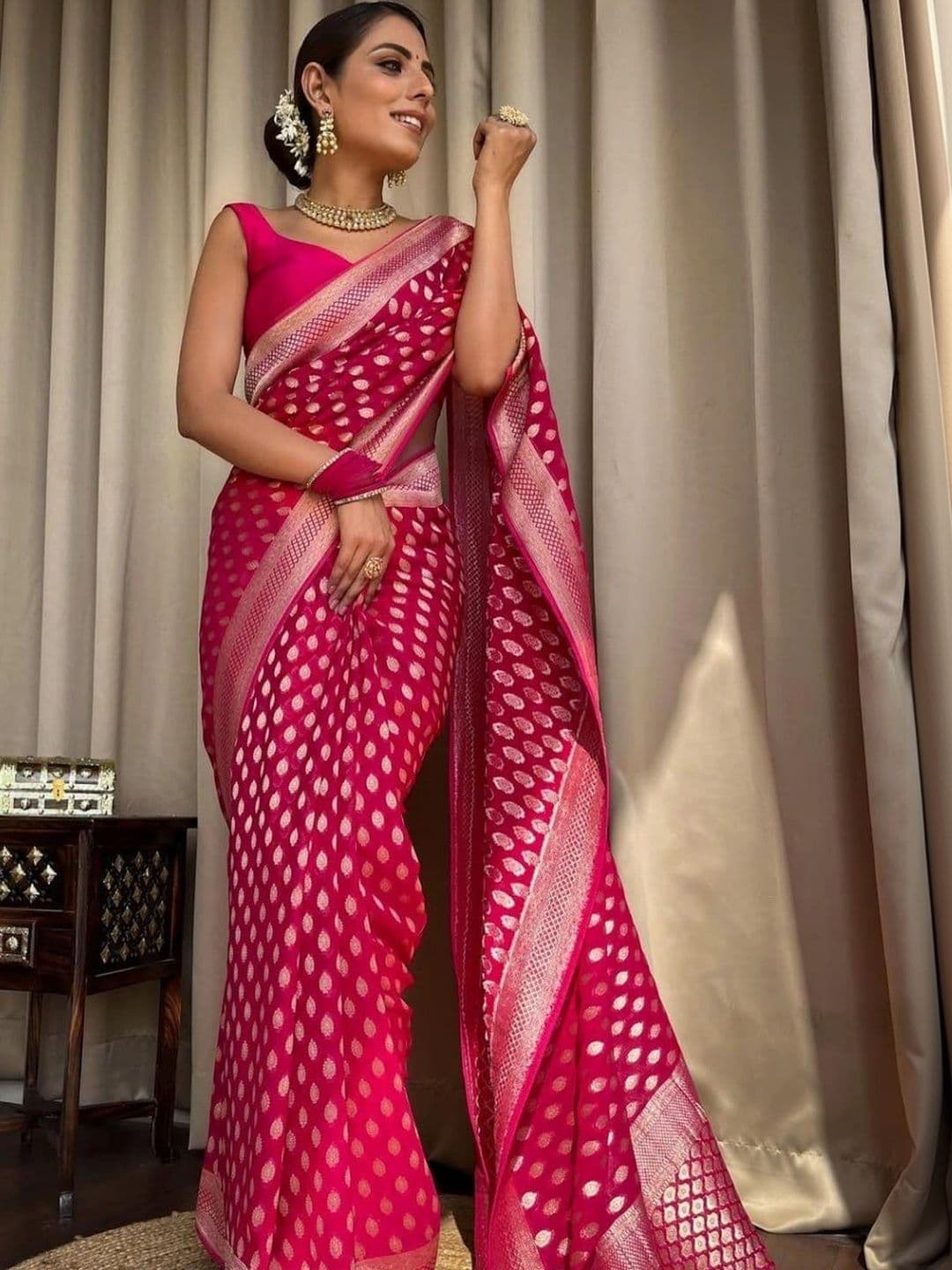 MARUTI VASTRAM Woven Design Zari Art Silk Banarasi Saree thumbnail 5