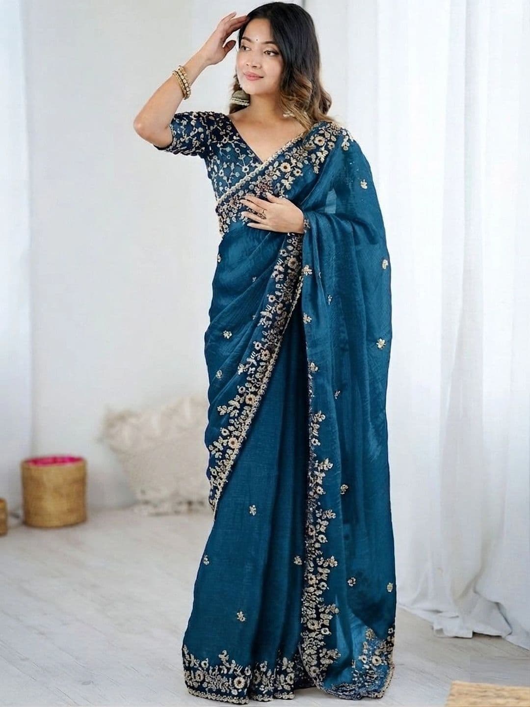 DIVASTRI Floral Zari Art Silk Heavy Work Saree - view 1