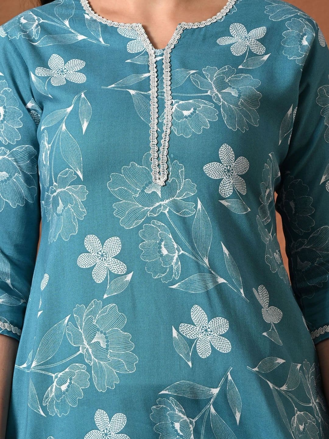 Sangria Women Floral Printed Floral Kurta thumbnail 4