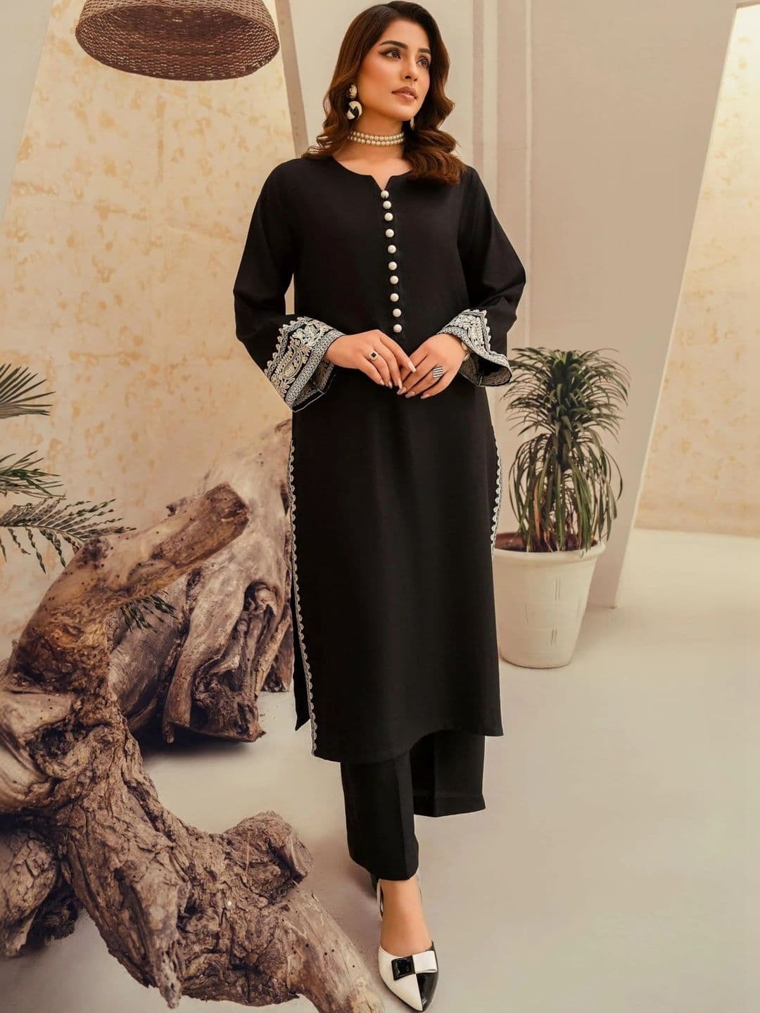 HANDICRAFT VASTRA Women Ethnic Motifs Embroidered Regular Thread Work Kurta with Trousers - view 1