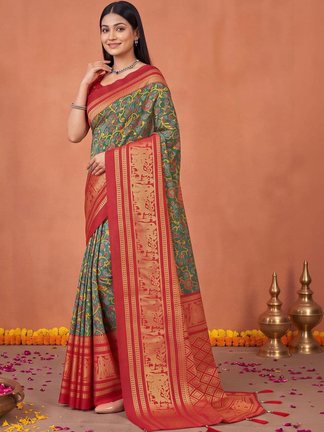 Anouk Floral Zari Designer Saree thumbnail 3