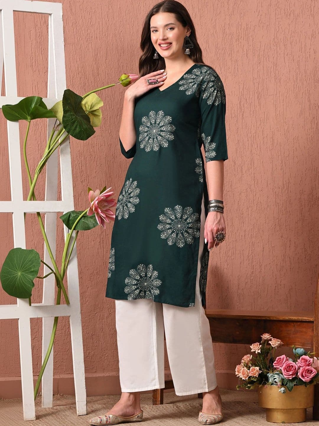 Sangria Women Floral Printed Floral Kurta thumbnail 3