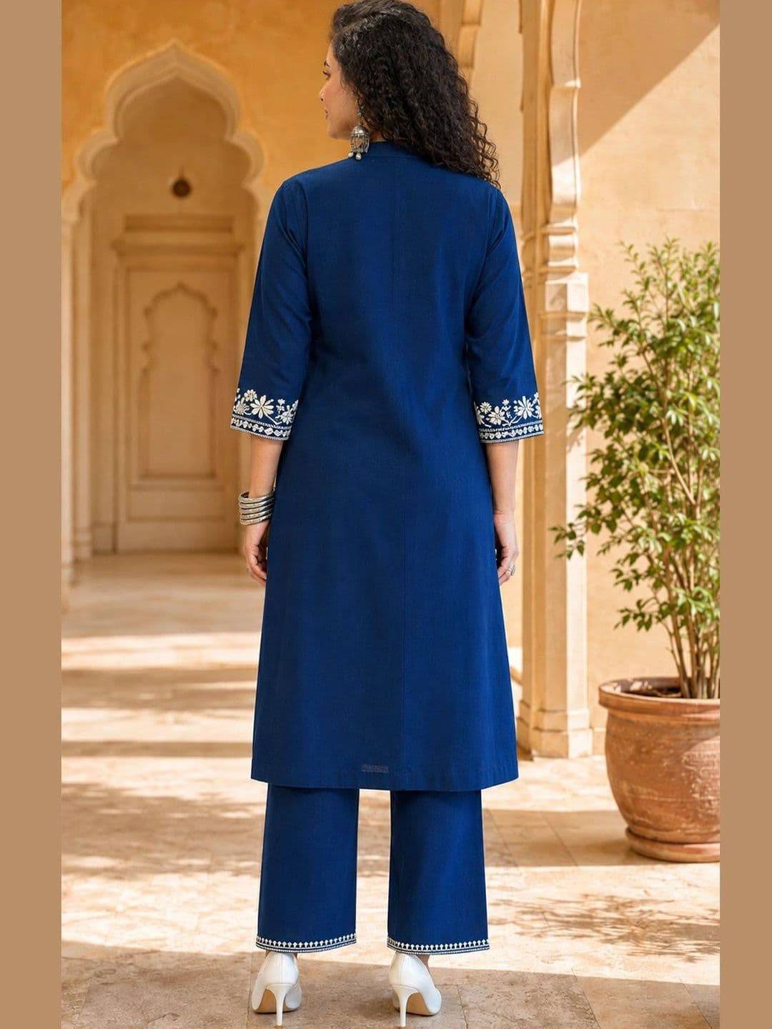Sun Fashion And Lifestyle Women Ethnic Motifs Embroidered Regular Thread Work Kurta with Trousers thumbnail 4