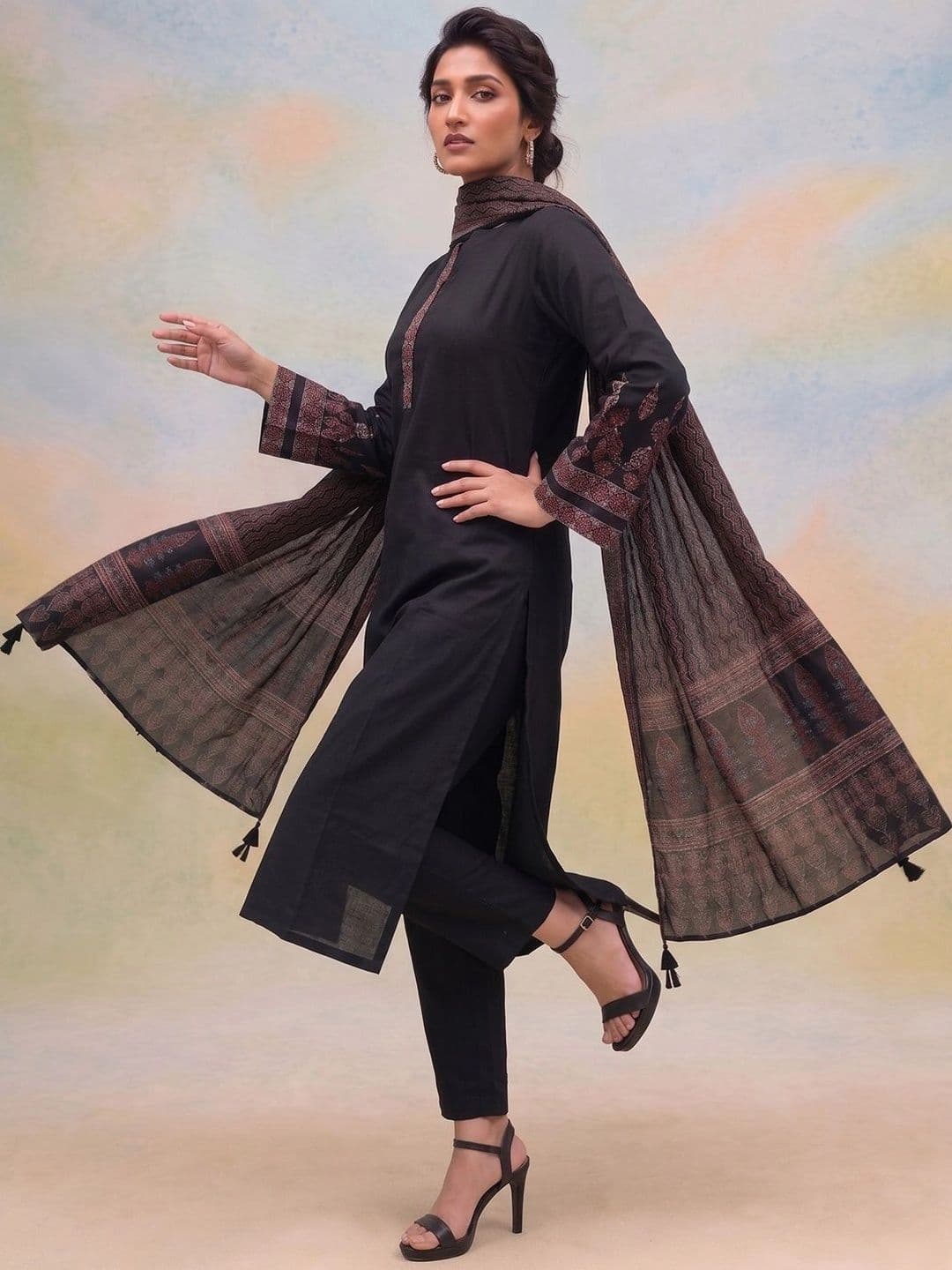 AADVIKA Women Ethnic Motifs Embroidered Regular Thread Work Kurta with Trousers & With Dupatta thumbnail 3
