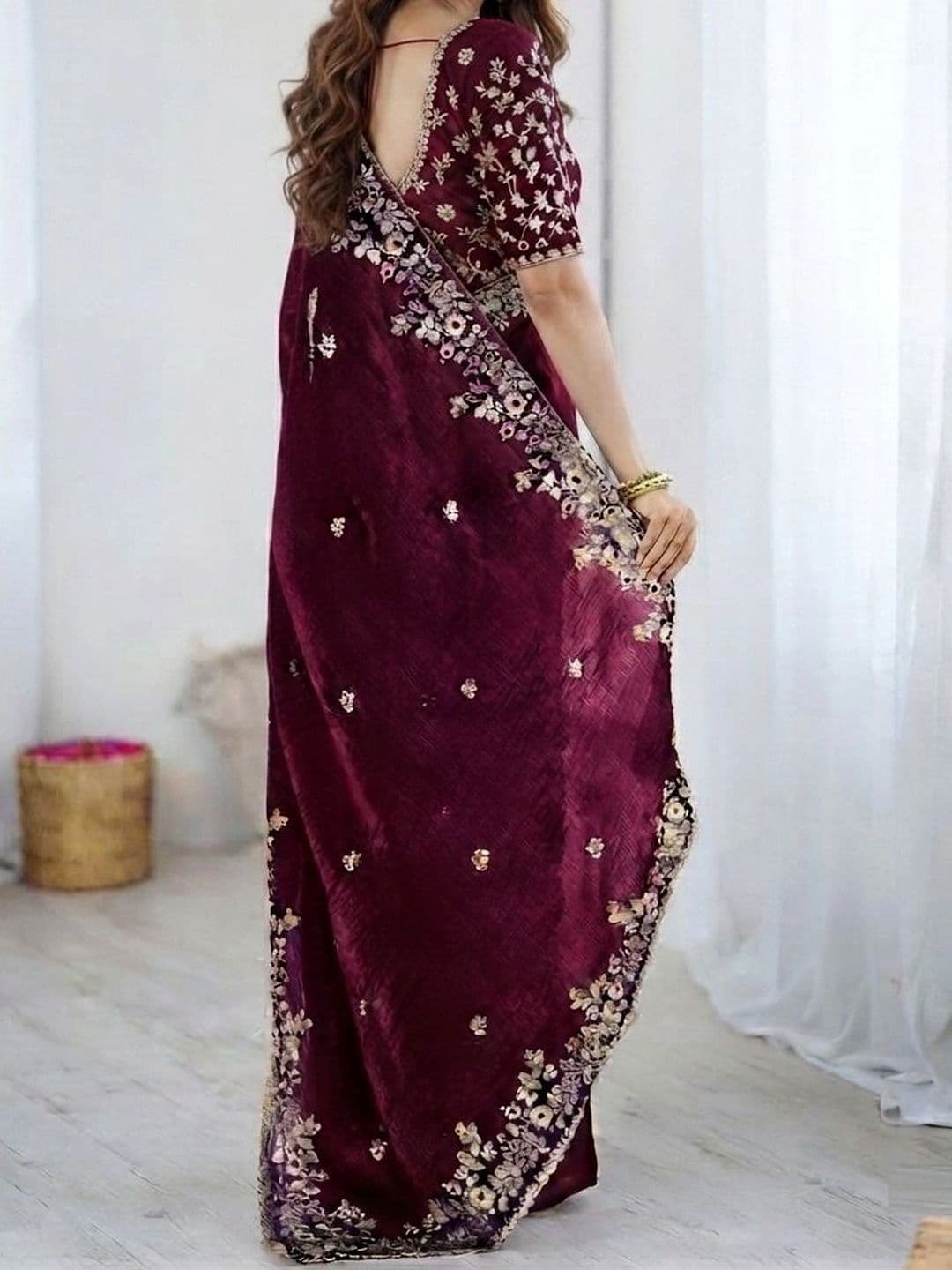 DIVASTRI Floral Embroidered Art Silk Heavy Work Saree thumbnail 2