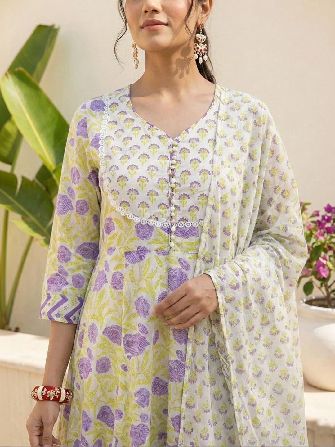 SHRI VANYA CREATION Women Floral Printed Regular Pure Cotton Kurta with Trousers & With Dupatta thumbnail 3