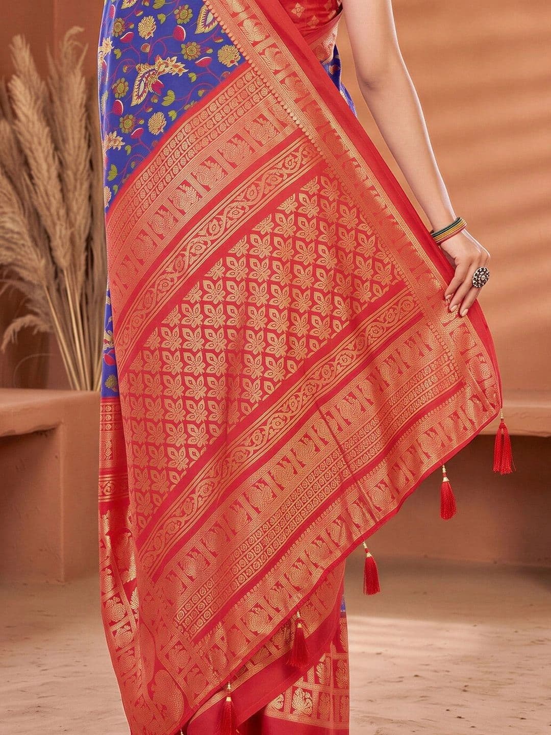 Anouk Paisley Zari Designer Saree thumbnail 6