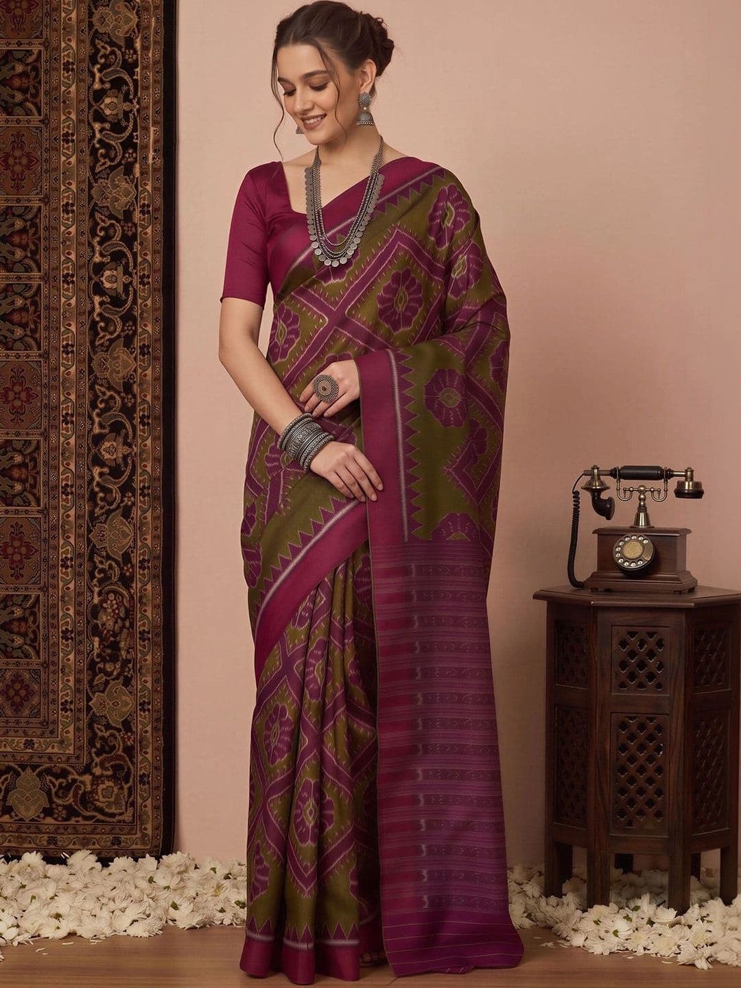 Anouk Ethnic Motifs Silk Blend Designer Ikat Saree thumbnail 7