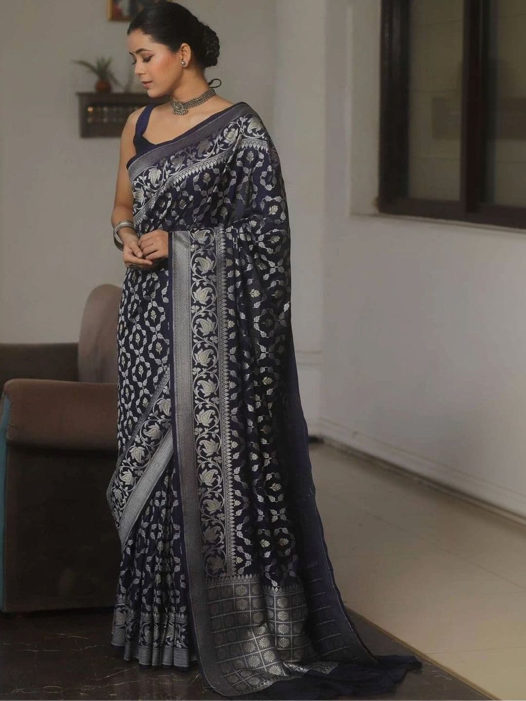 MARUTI VASTRAM Woven Design Zari Art Silk Banarasi Saree thumbnail 6
