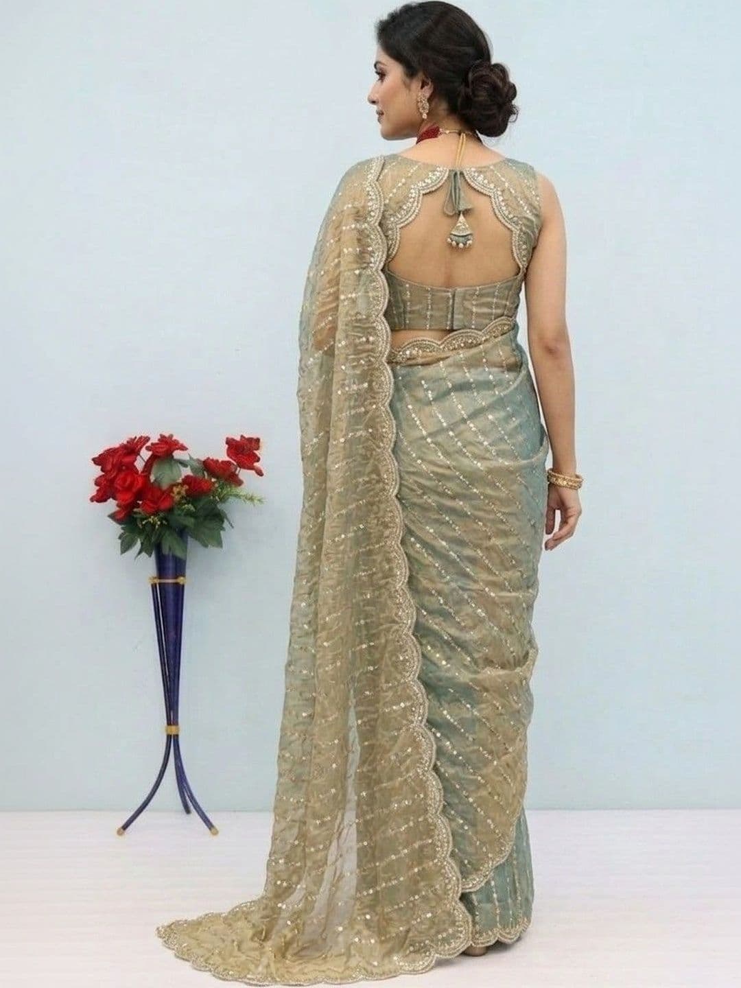 SmileyFashion Embellished Sequinned Poly Chiffon Designer Saree thumbnail 4