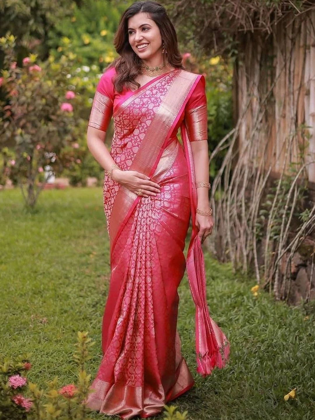 Zoomera Woven Design Zari Art Silk Banarasi Saree - view 1