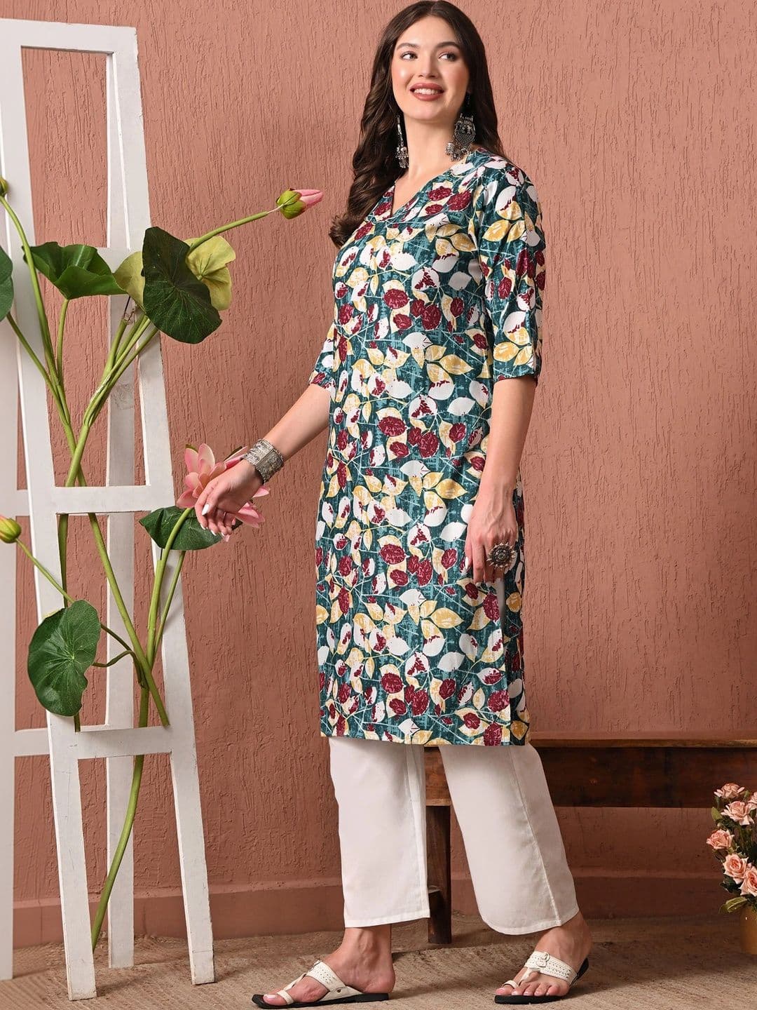 Sangria Women Floral Printed Floral Kurta thumbnail 3