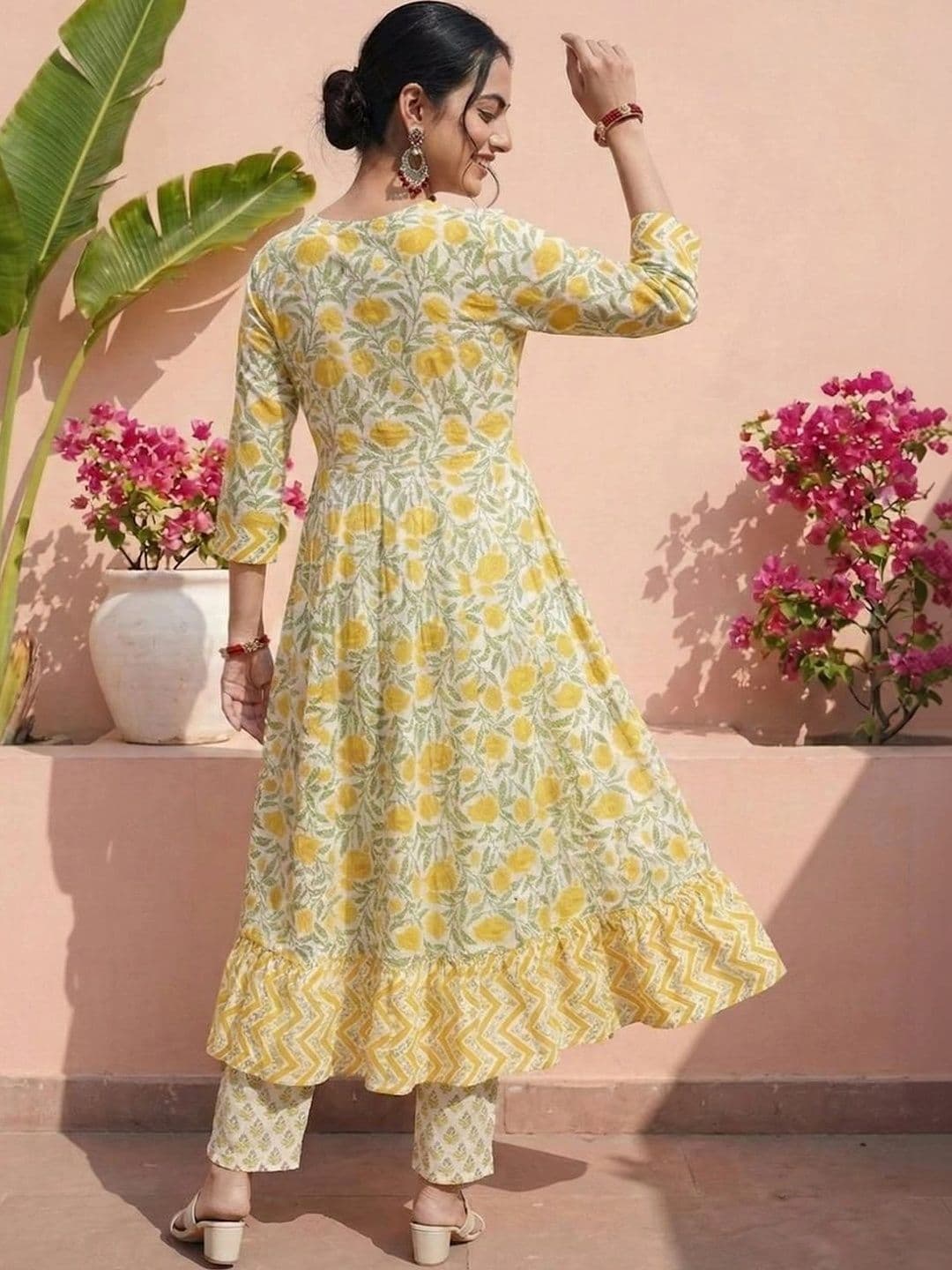 SHRI VANYA CREATION Women Floral Printed Empire Pure Cotton Kurta with Trousers & With Dupatta thumbnail 7
