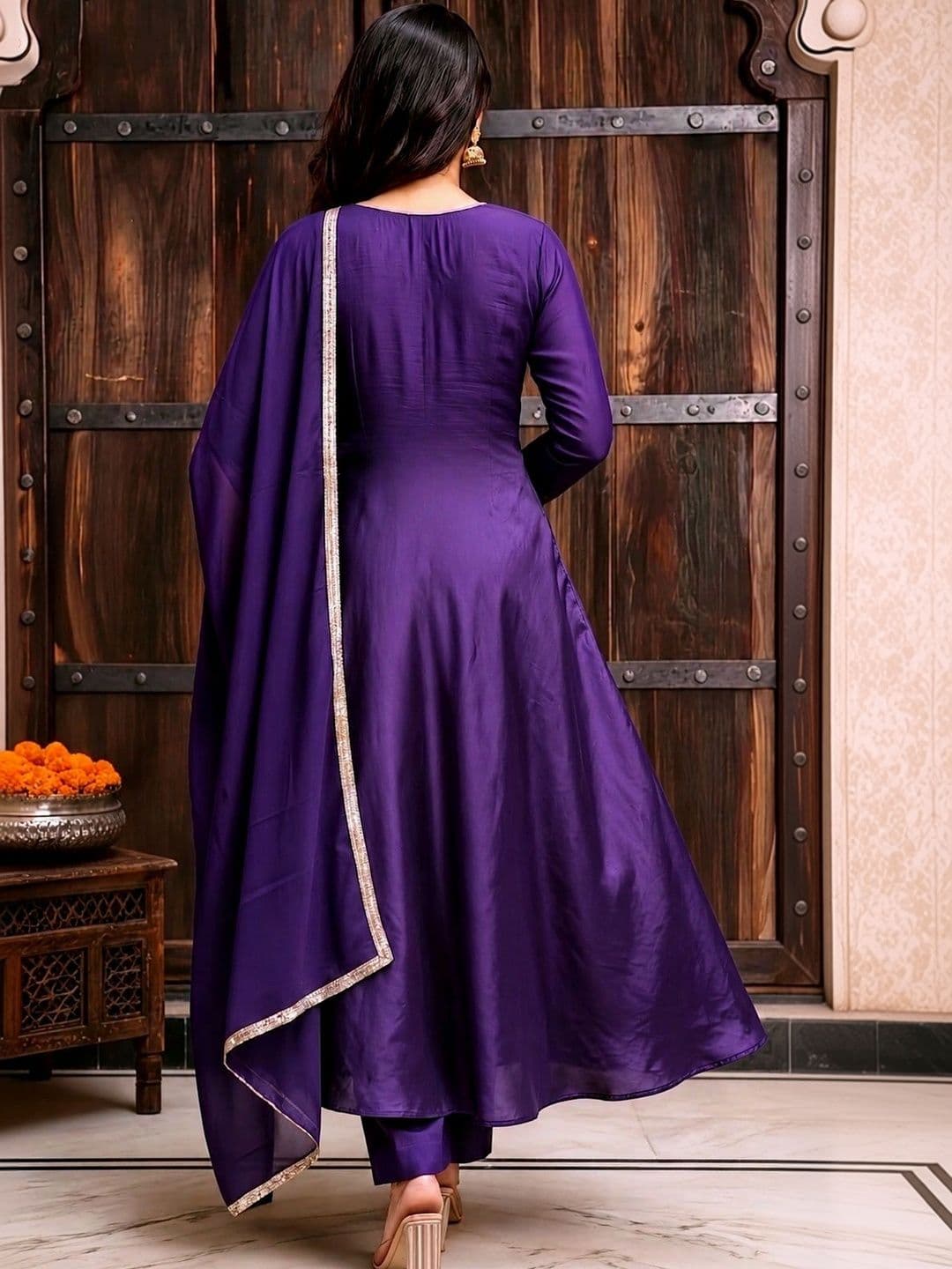 Zoomera Women Ethnic Motifs Embroidered Empire Chanderi Silk Kurta with Trousers & With Dupatta thumbnail 5