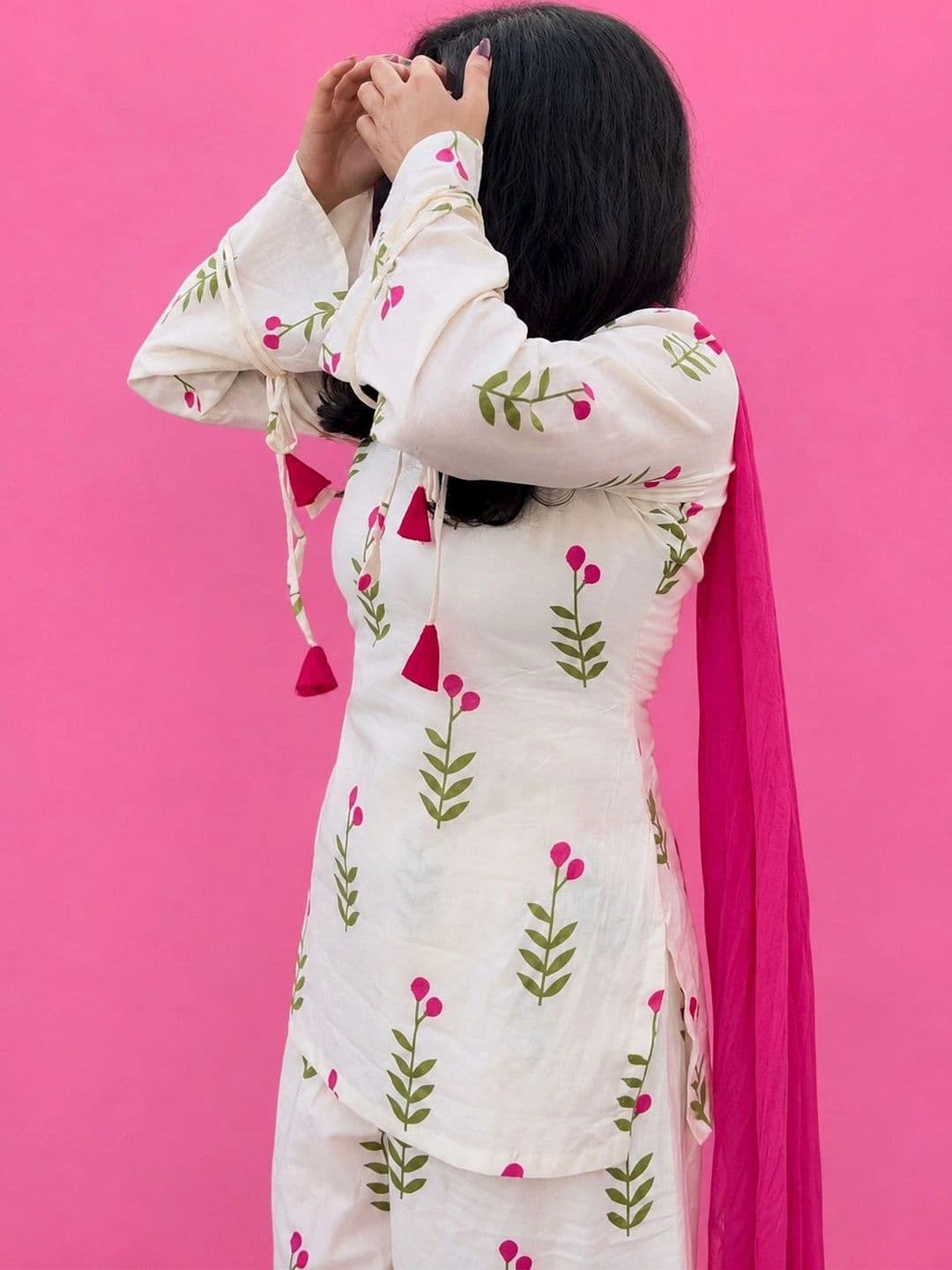 Dress21 Women Floral Printed Regular Pure Cotton Kurta with Trousers & With Dupatta thumbnail 3