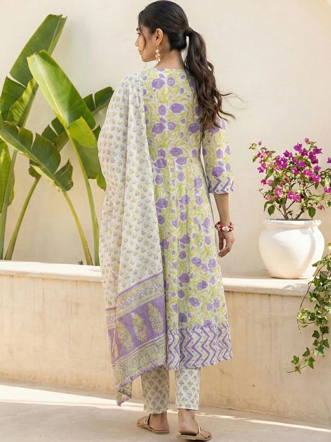 SHRI VANYA CREATION Women Floral Printed Regular Pure Cotton Kurta with Trousers & With Dupatta thumbnail 4