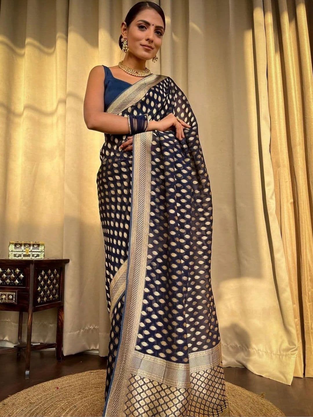MARUTI VASTRAM Woven Design Zari Art Silk Banarasi Saree thumbnail 2