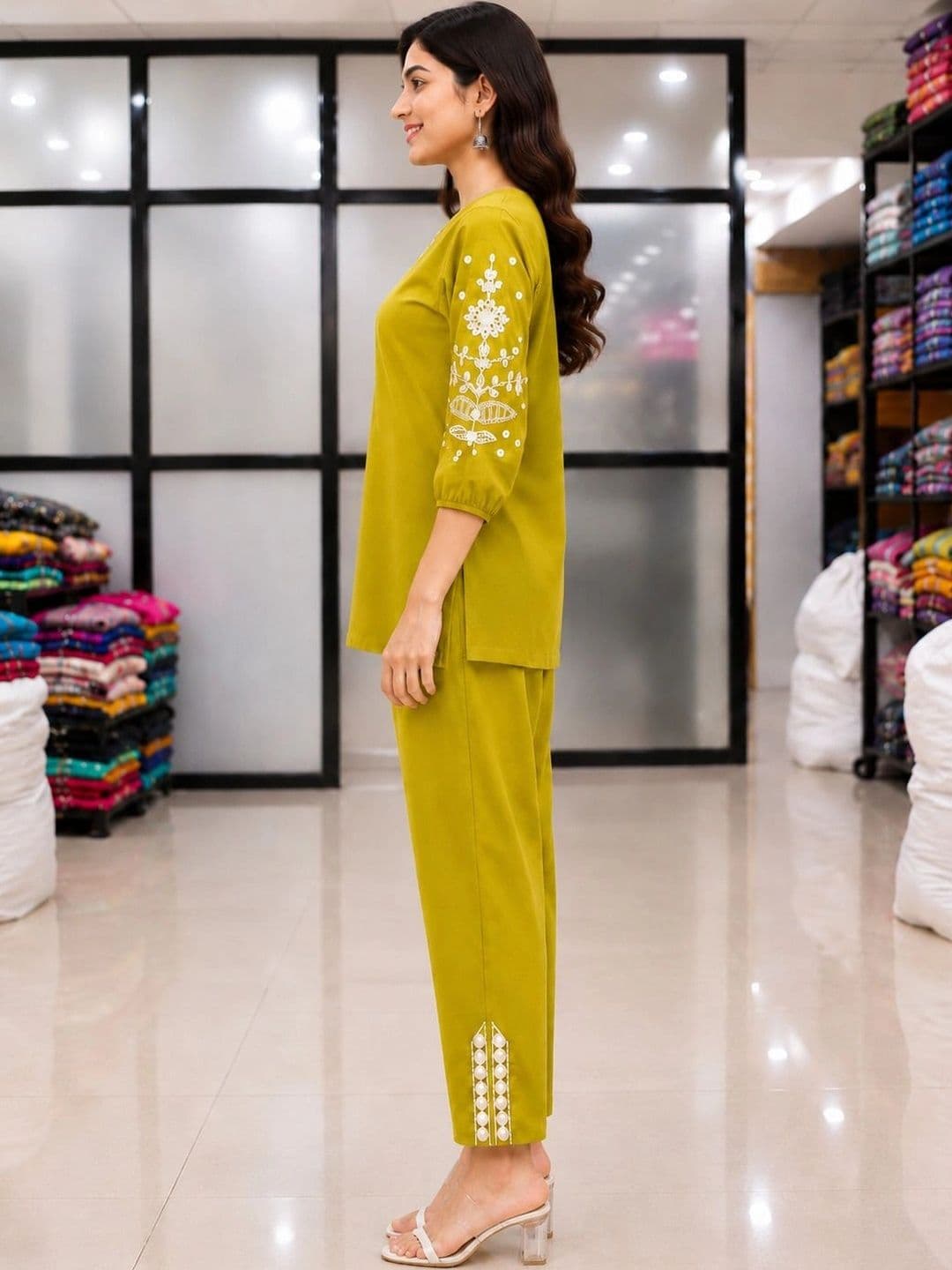 all about you Women Floral Embroidered Regular Thread Work Kurta with Trousers thumbnail 3