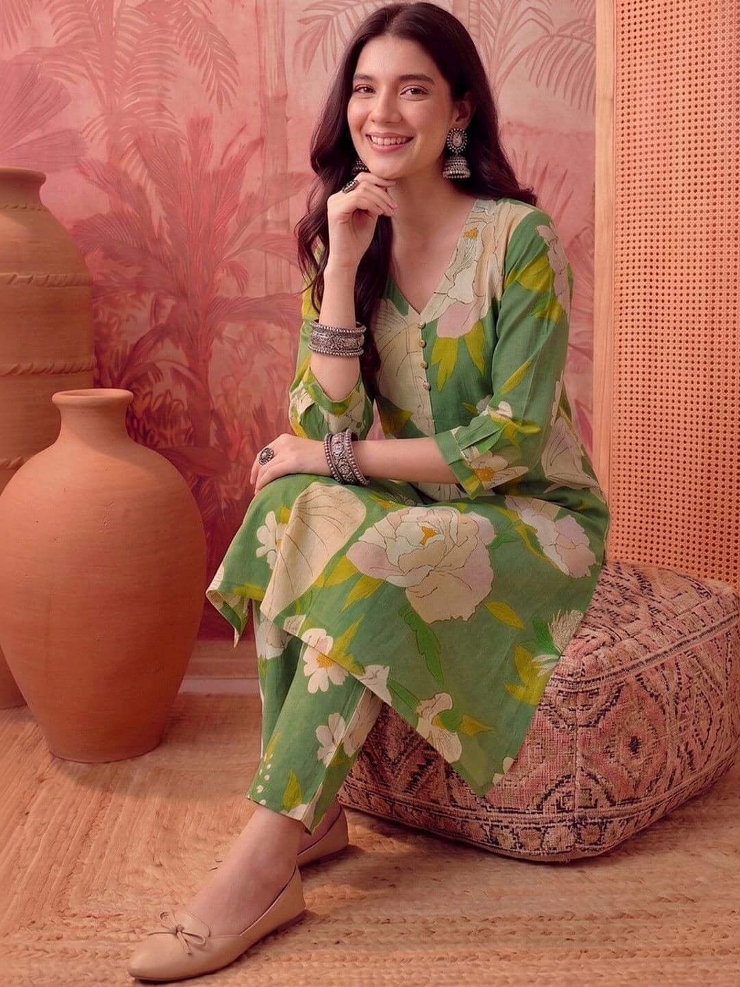 Sangria Women Floral Printed Regular Kurta with Trousers thumbnail 5
