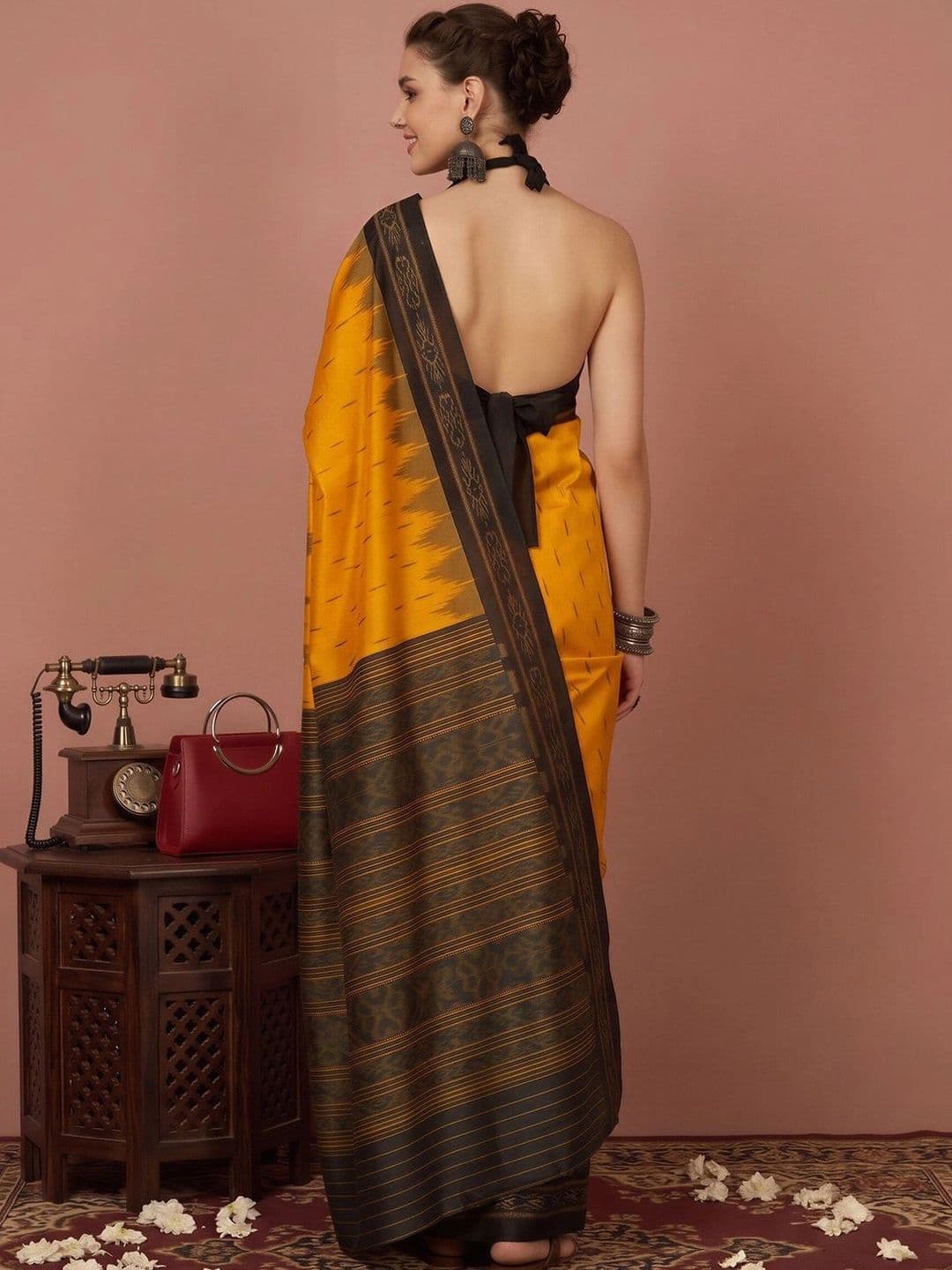Anouk Ethnic Motifs Silk Blend Designer Ikat Saree thumbnail 2