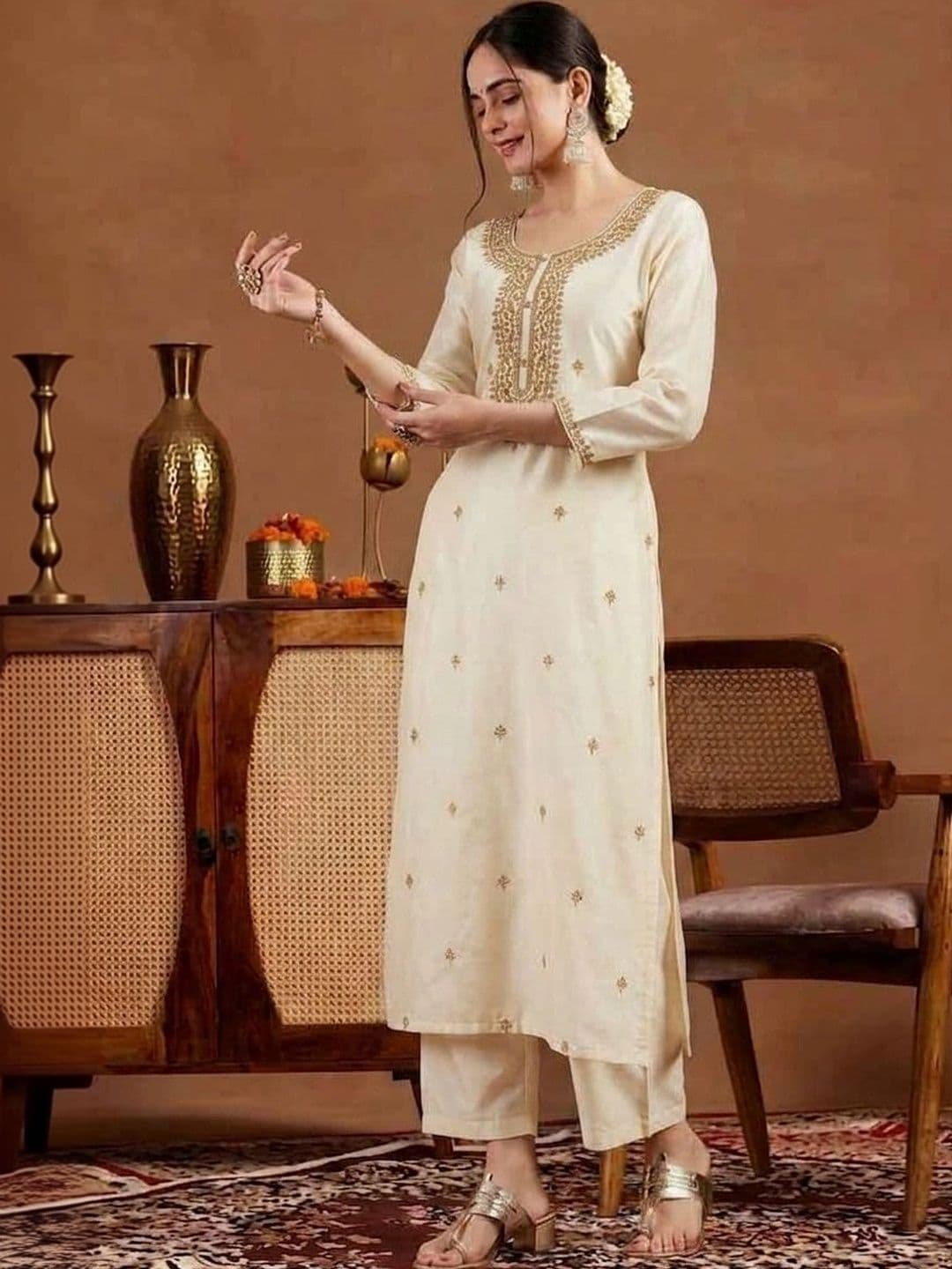 NARACHI TEXWORLD Women Embroidered Thread Work Kurta - view 1
