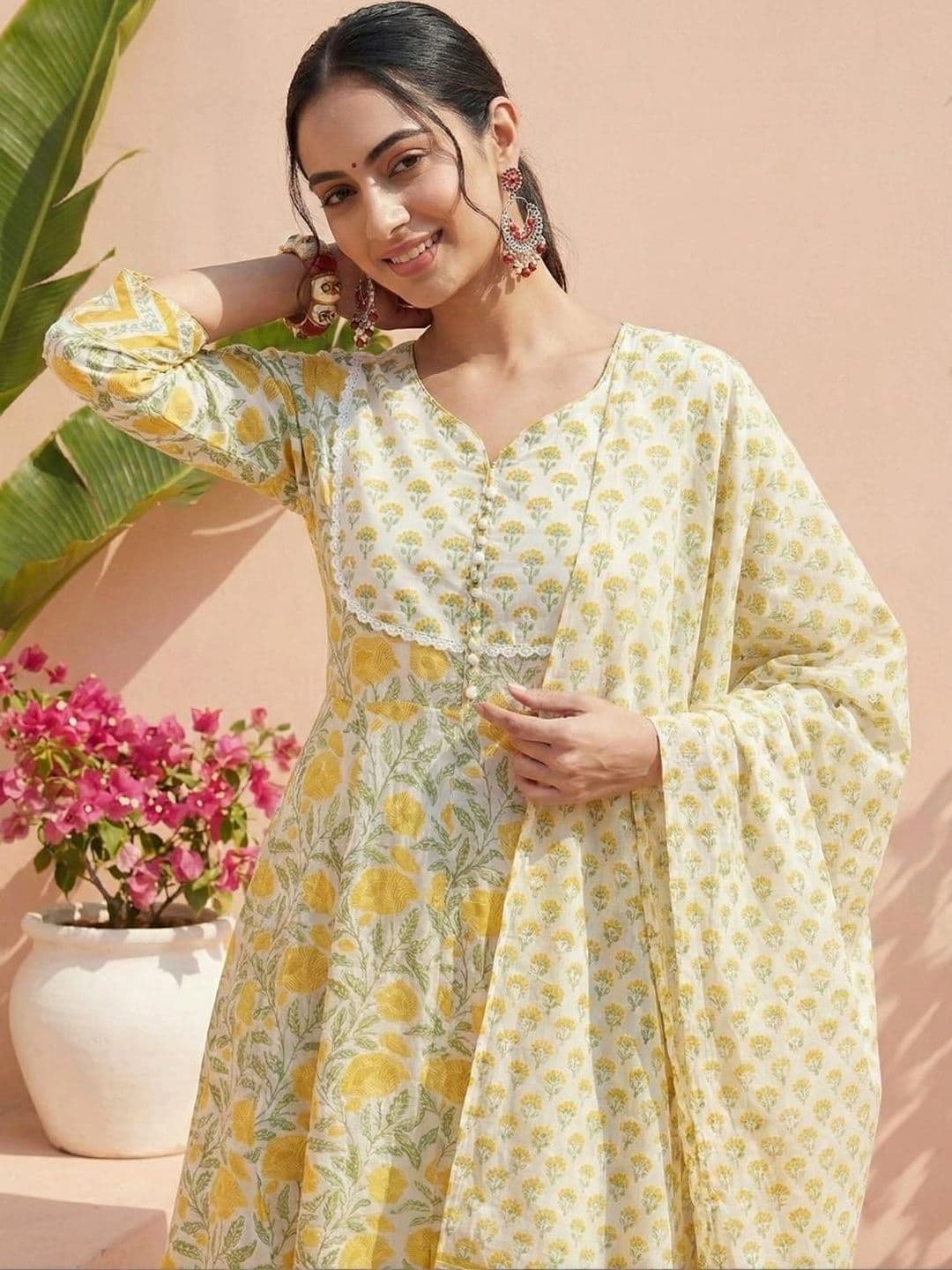 SHRI VANYA CREATION Women Floral Printed Empire Pure Cotton Kurta with Trousers & With Dupatta thumbnail 2
