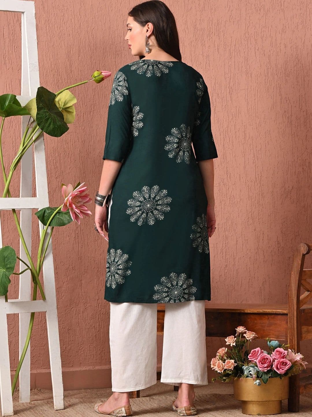 Sangria Women Floral Printed Floral Kurta thumbnail 2