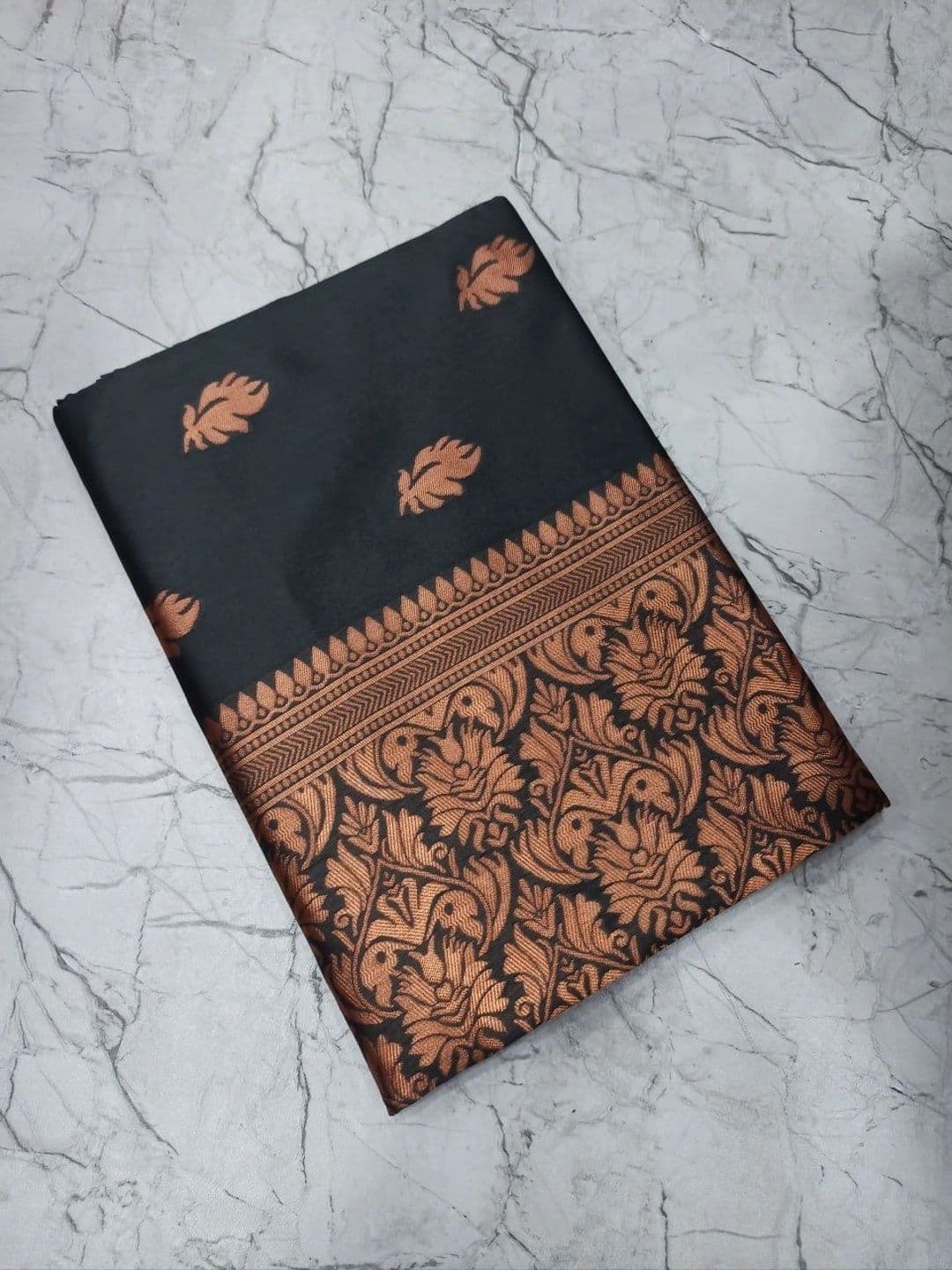 Zoomera Woven Design Zari Art Silk Banarasi Saree thumbnail 5