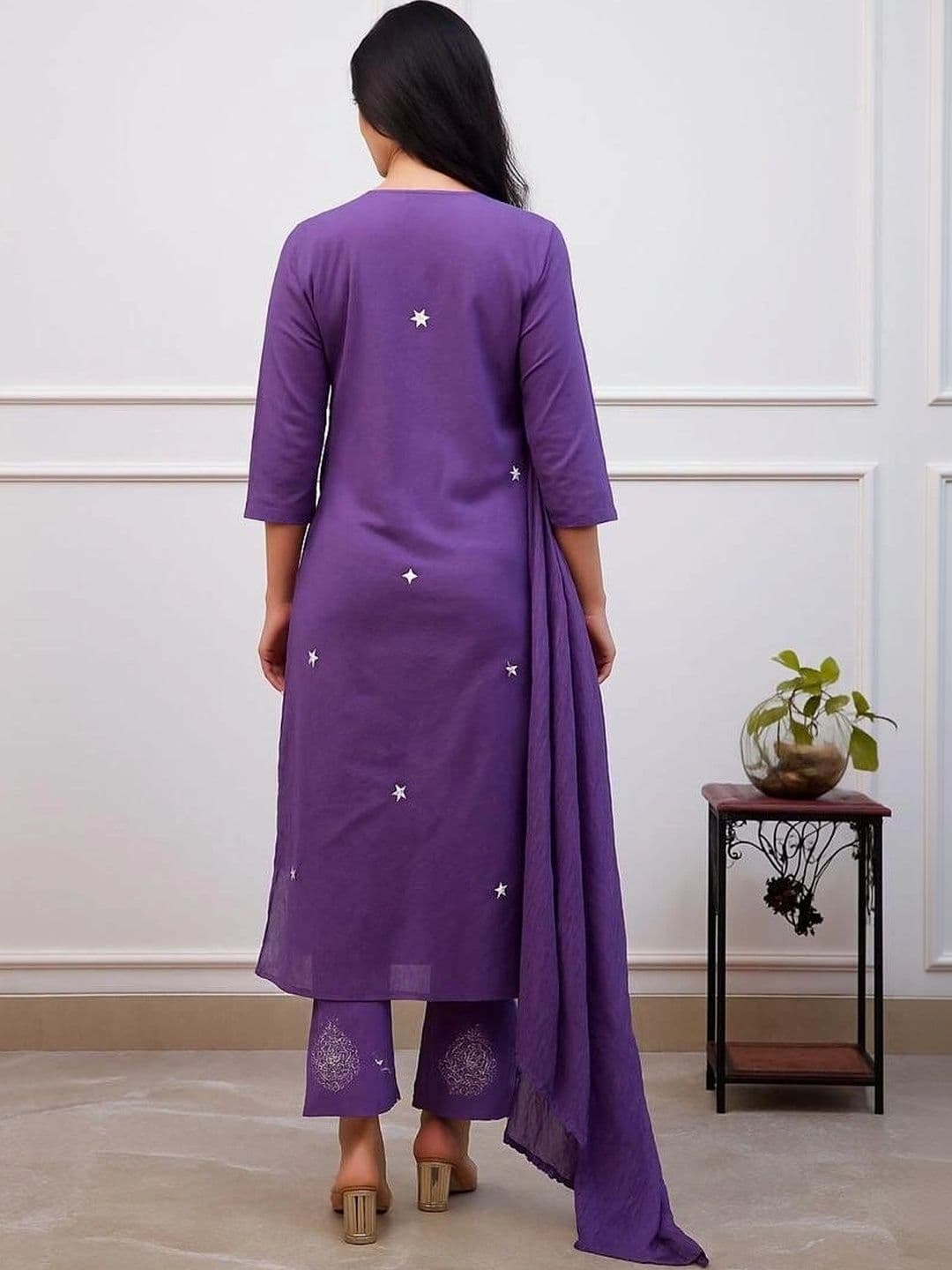 VASTRAPEDIA Women Floral Regular Work Pure Cotton Kurta with Trousers & With Dupatta thumbnail 5