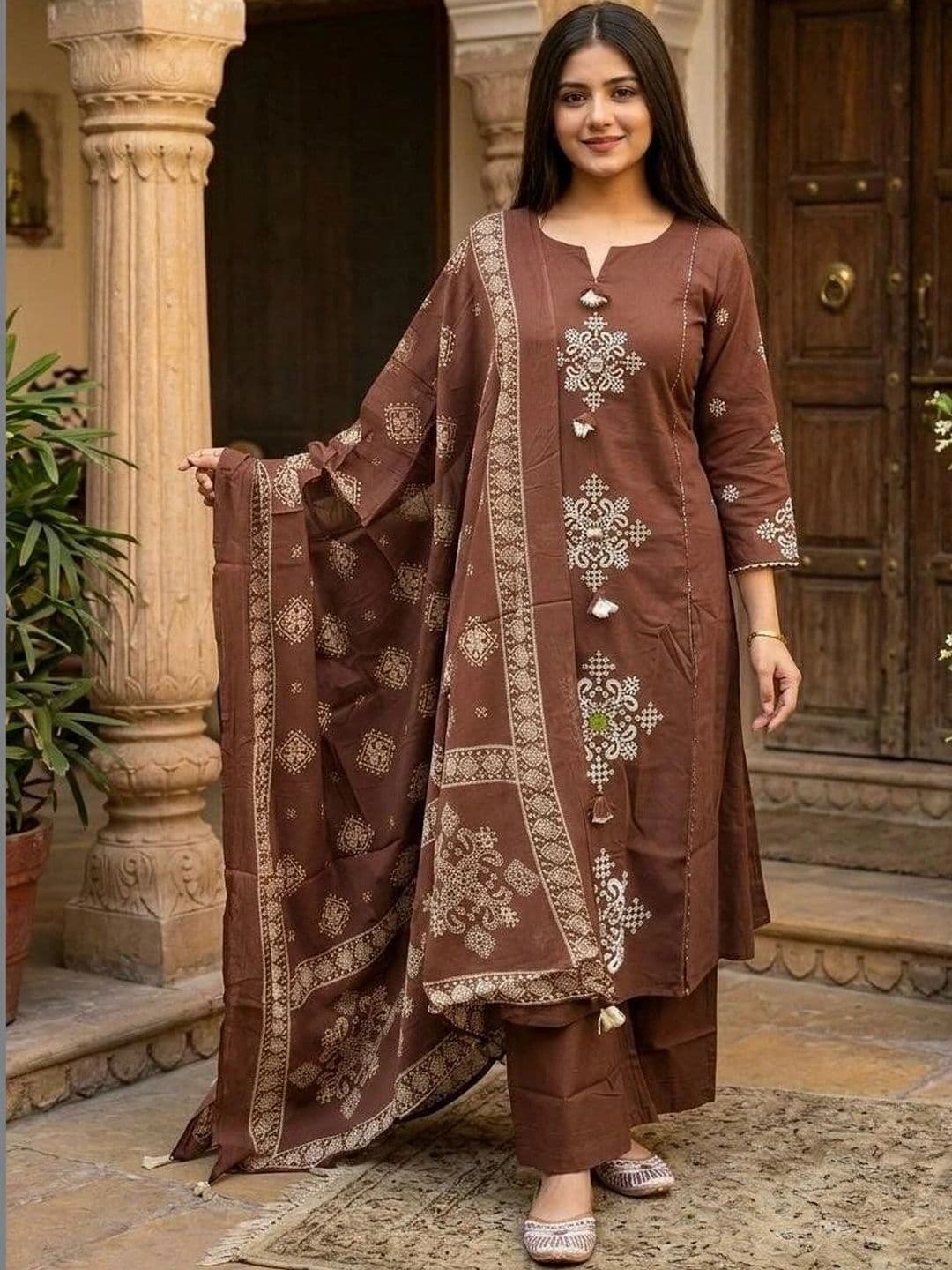 VASTRAPEDIA Women Ethnic Motifs Embroidered Regular Thread Work Pure Cotton Kurta with Palazzos & With - view 1