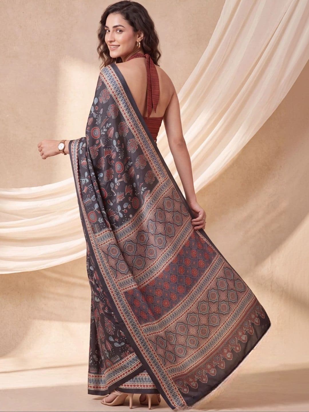 PARVATI FABRICS LIMITED Silk Blend Block Print Saree thumbnail 4