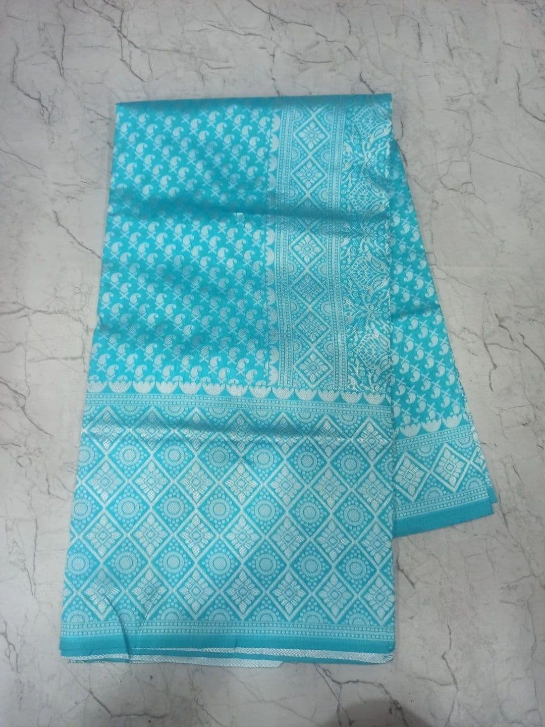 Zoomera Woven Design Zari Art Silk Banarasi Saree thumbnail 5