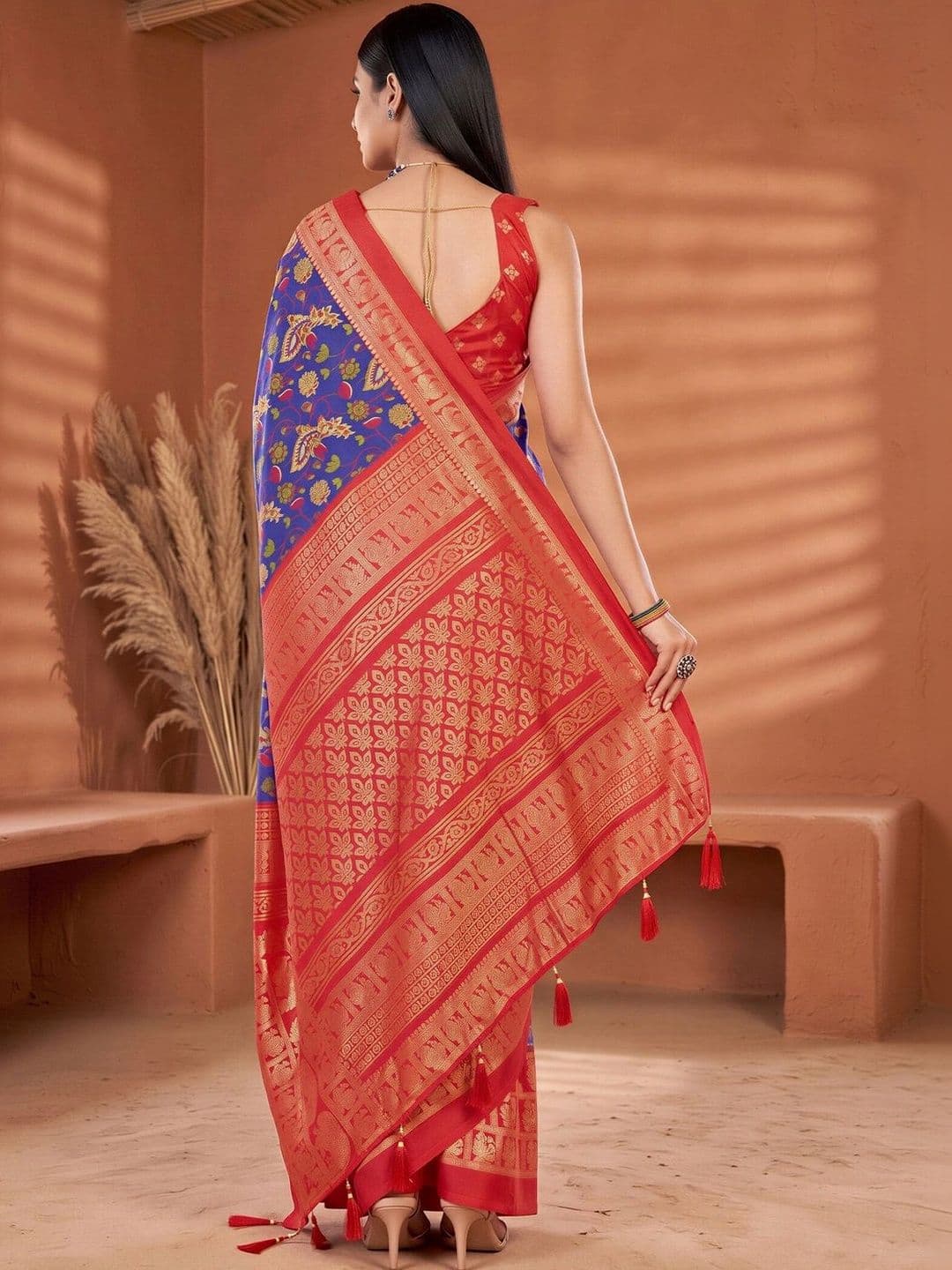 Anouk Paisley Zari Designer Saree thumbnail 4