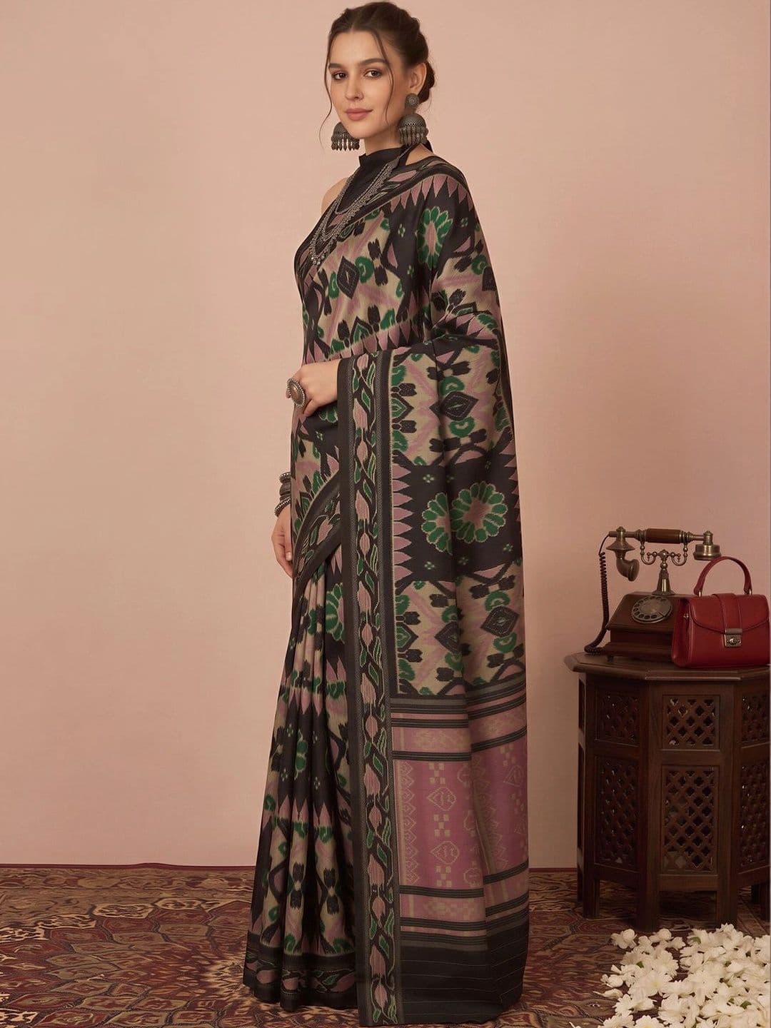 Anouk Ethnic Motifs Silk Blend Designer Ikat Saree thumbnail 2