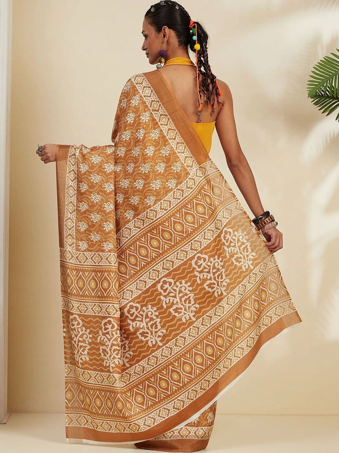 Garden Vareli Ethnic Motifs Poly Georgette Saree thumbnail 4