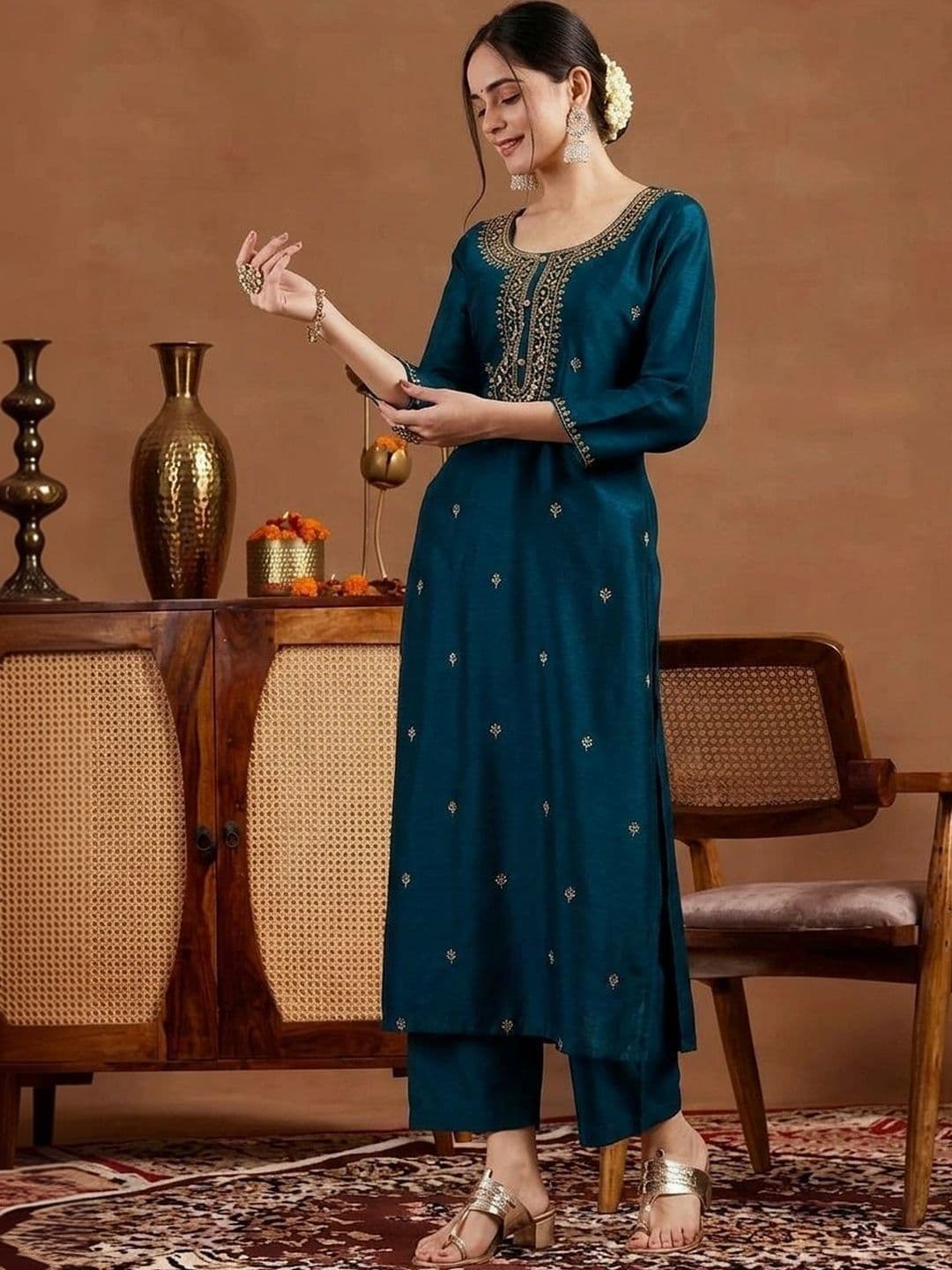 NARACHI TEXWORLD Women Ethnic Motifs Embroidered Thread Work Kurta thumbnail 3