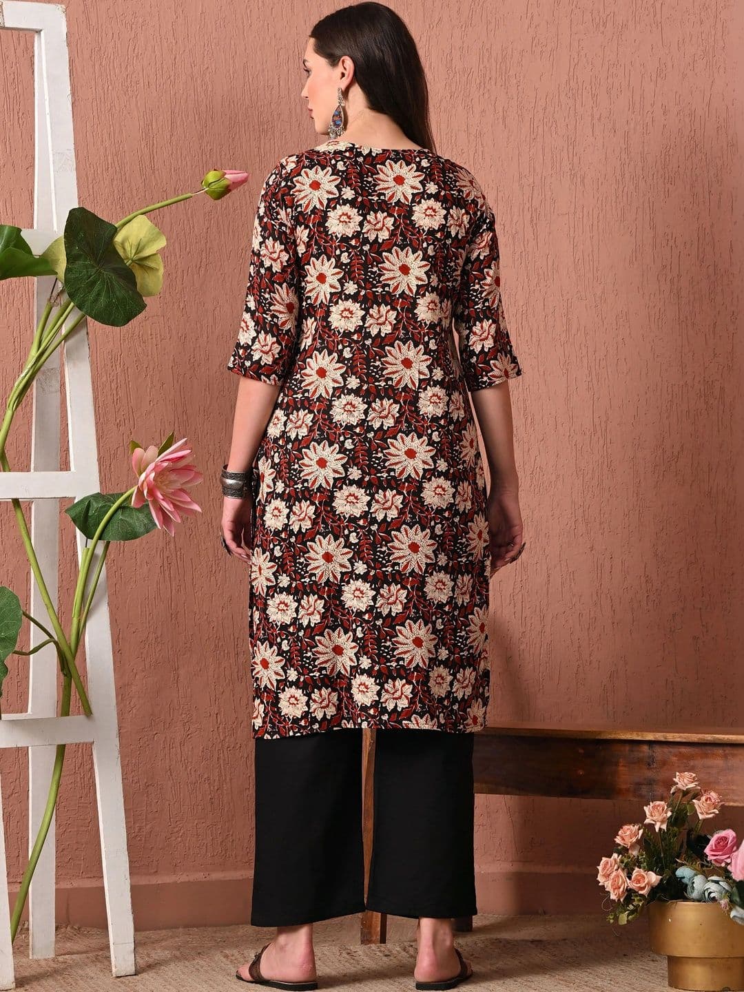 Sangria Women Floral Printed Indie Florals Kurta thumbnail 4