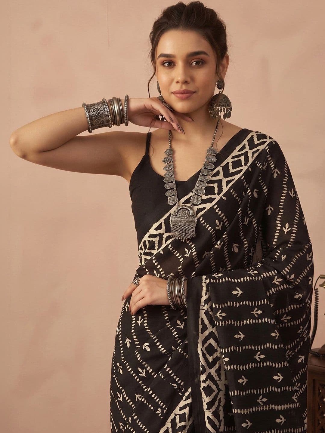 Anouk Batik Silk Blend Designer Block Print Saree thumbnail 3