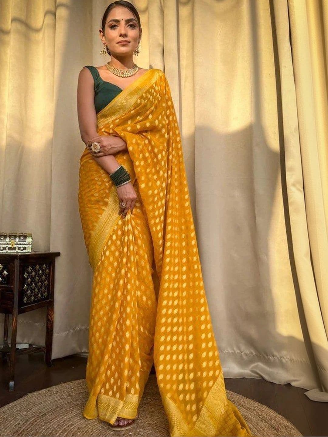 MARUTI VASTRAM Woven Design Zari Art Silk Banarasi Saree - view 1