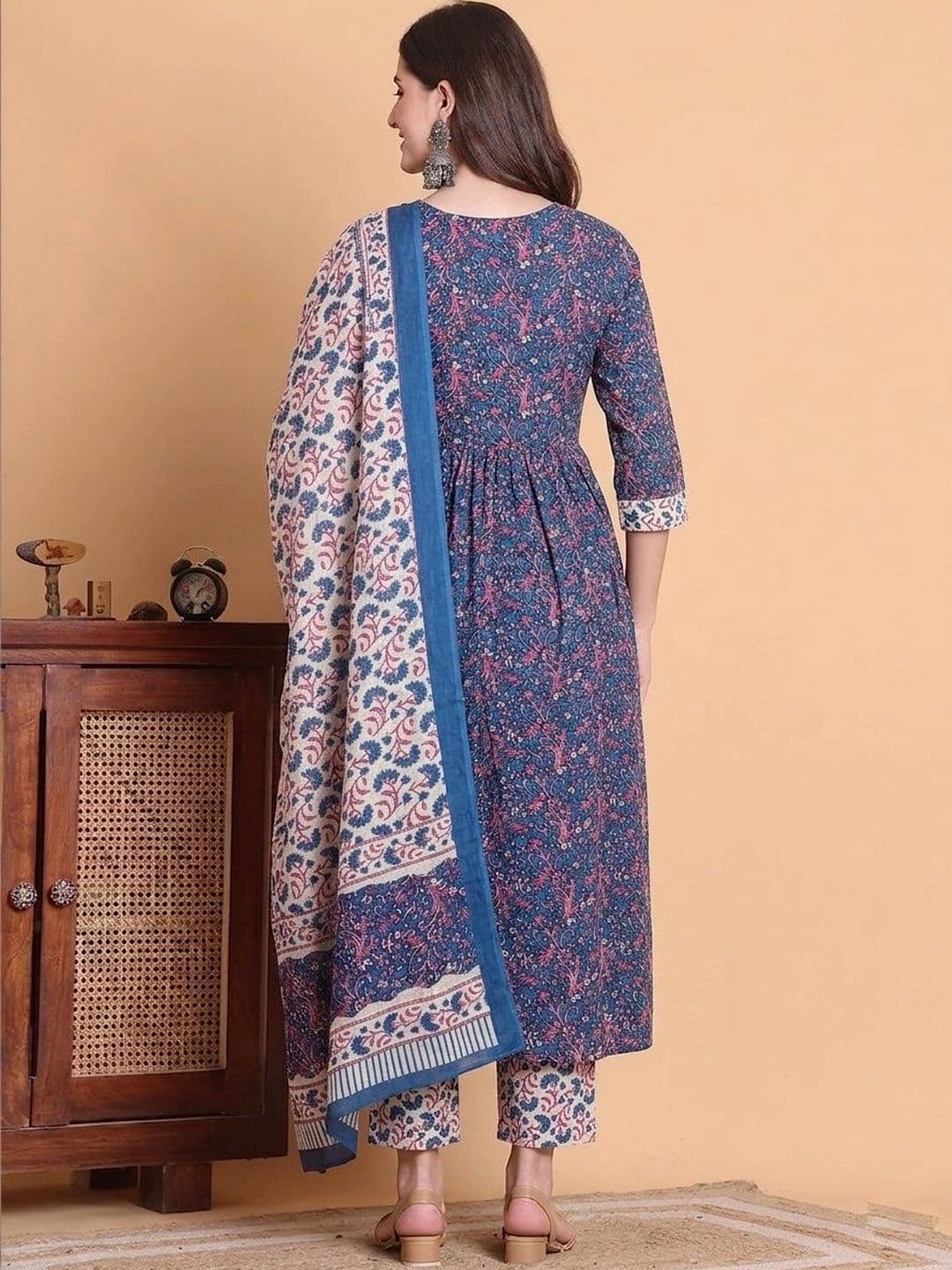 Assume Fab Women Floral Printed Empire Kurta with Trousers & With Dupatta thumbnail 3