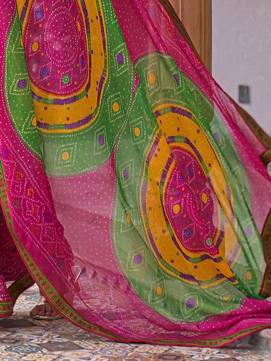 KALINI Bandhani Pure Georgette Fusion Bandhani Saree thumbnail 5