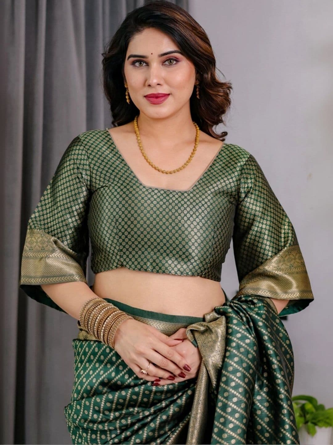 VS MALL Woven Design Zari Silk Cotton Banarasi Saree thumbnail 4