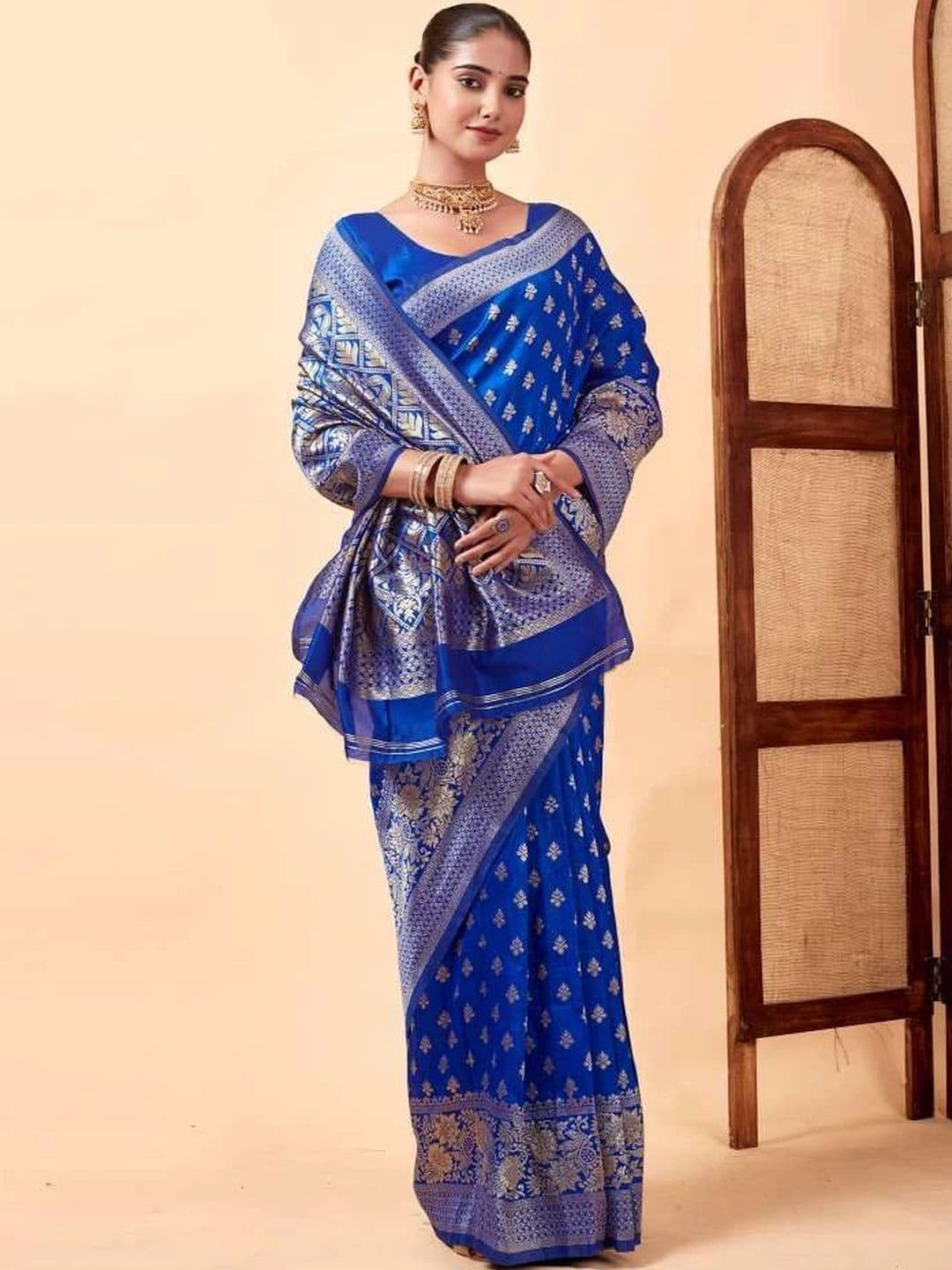 wearsquad Zari Art Silk Banarasi Saree thumbnail 4
