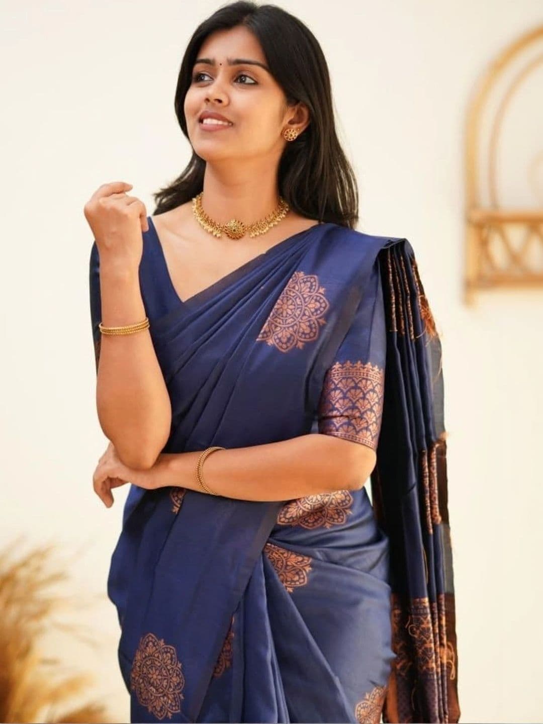 VS MALL Woven Design Zari Banarasi Saree thumbnail 3
